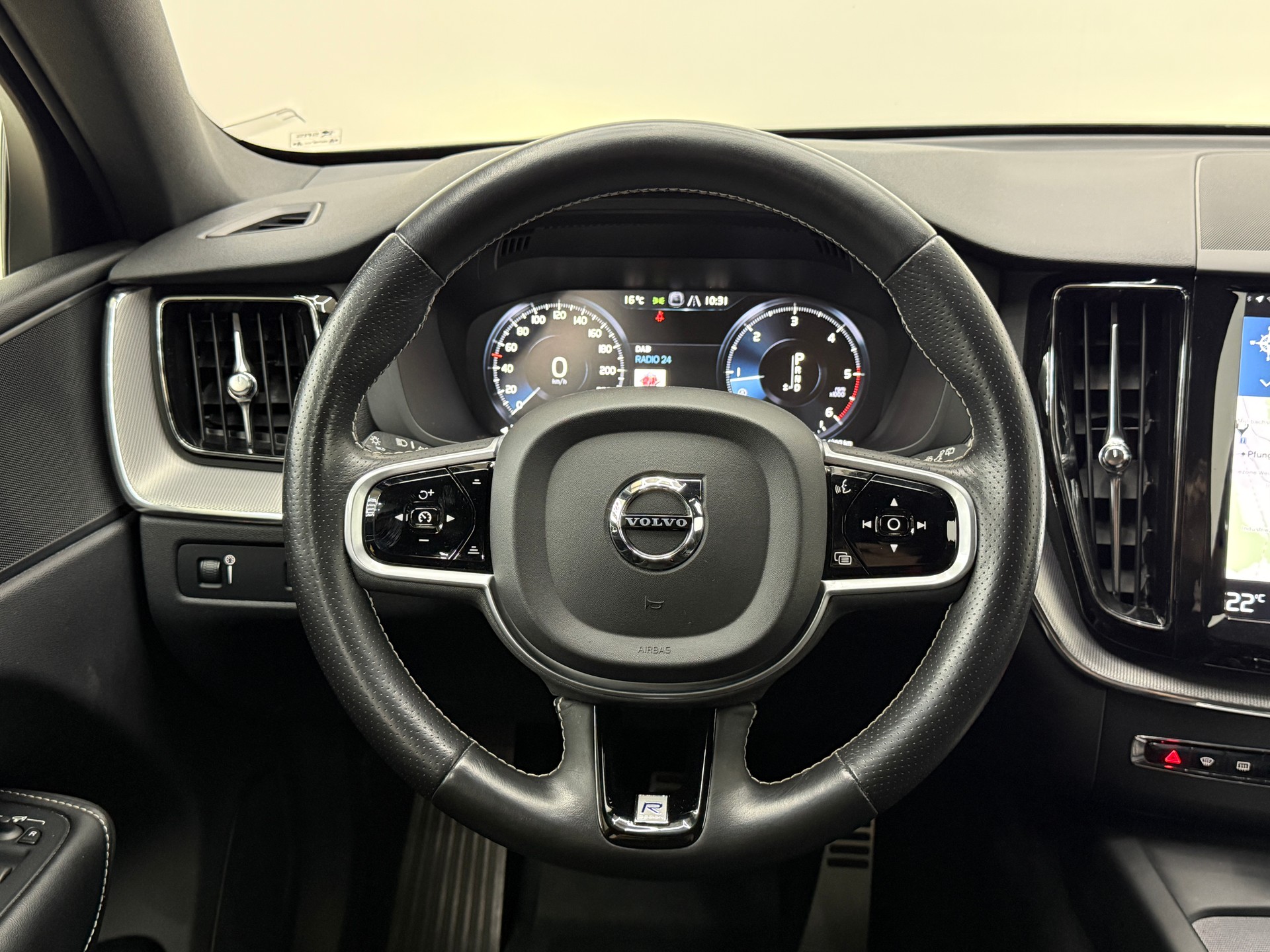 VOLVO XC60 D4 AWD R-Design Geartronic-image-26