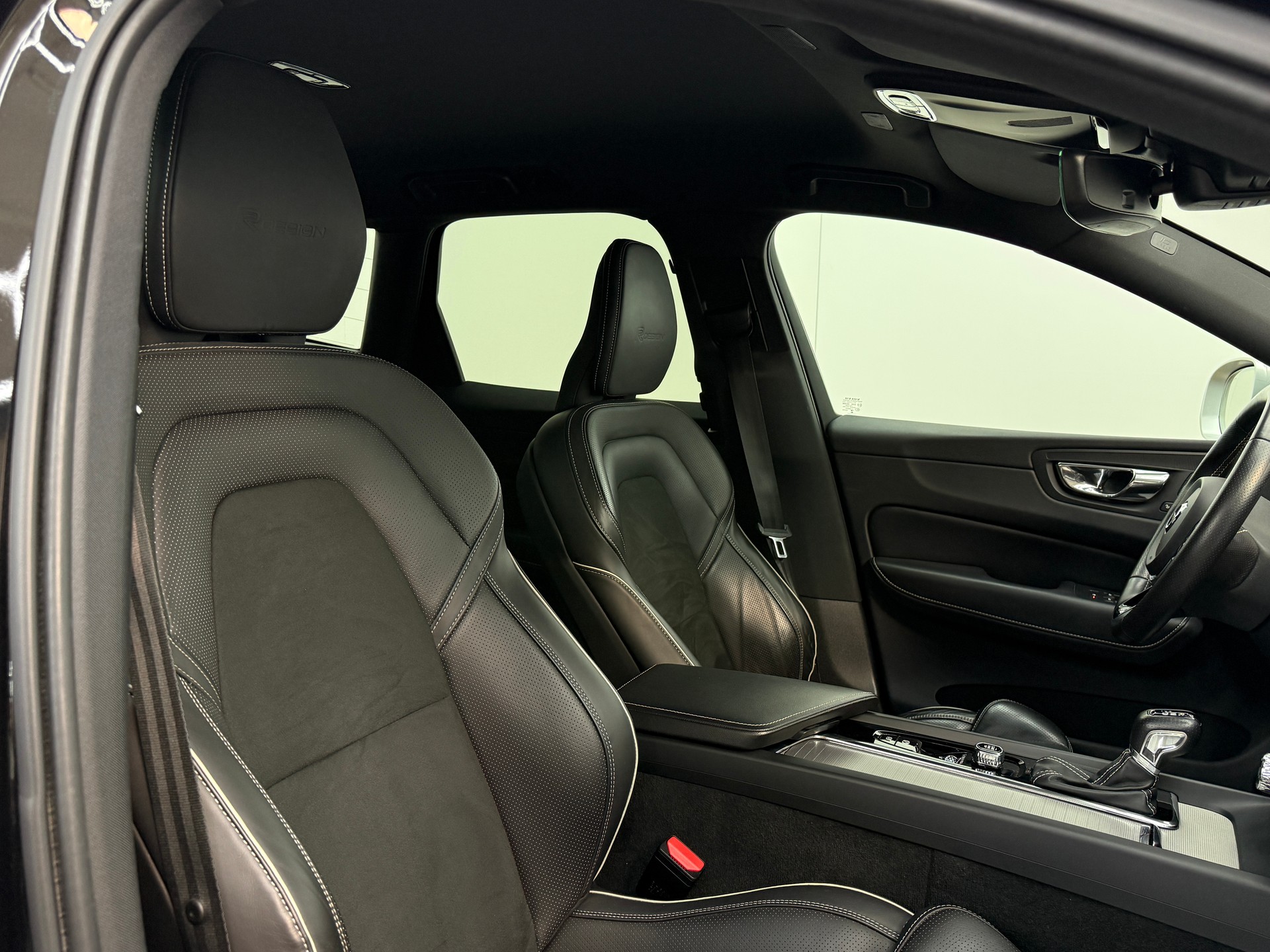 VOLVO XC60 D4 AWD R-Design Geartronic-image-20