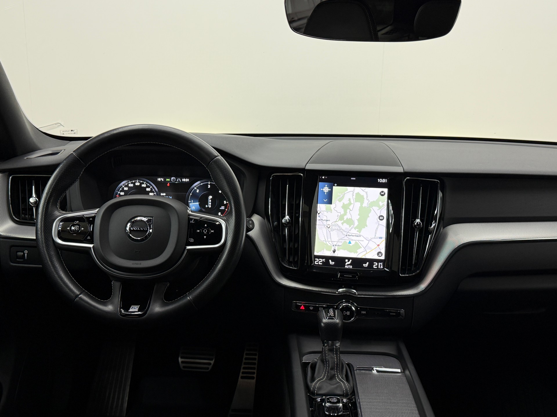 VOLVO XC60 D4 AWD R-Design Geartronic-image-25
