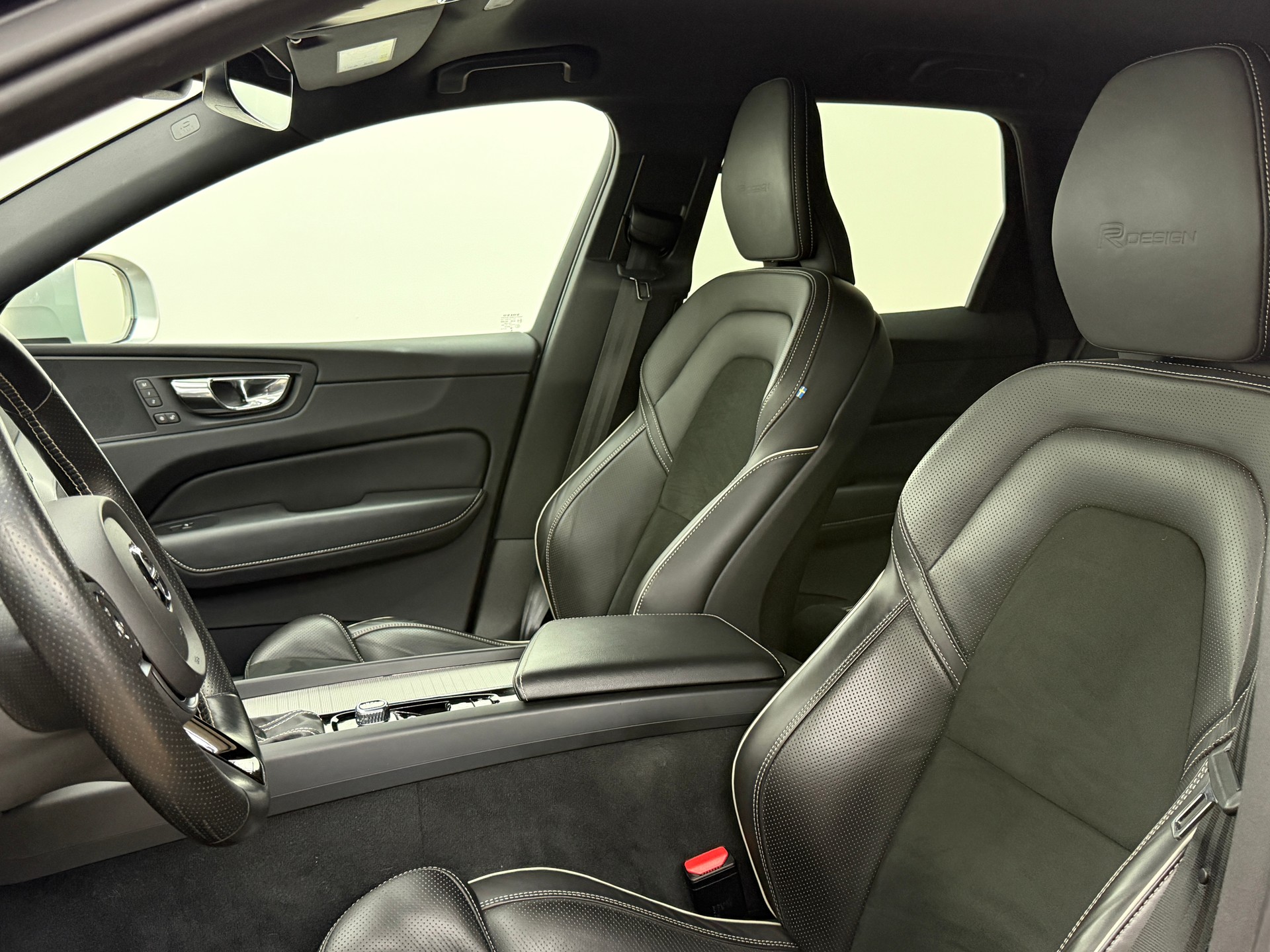 VOLVO XC60 D4 AWD R-Design Geartronic-image-18