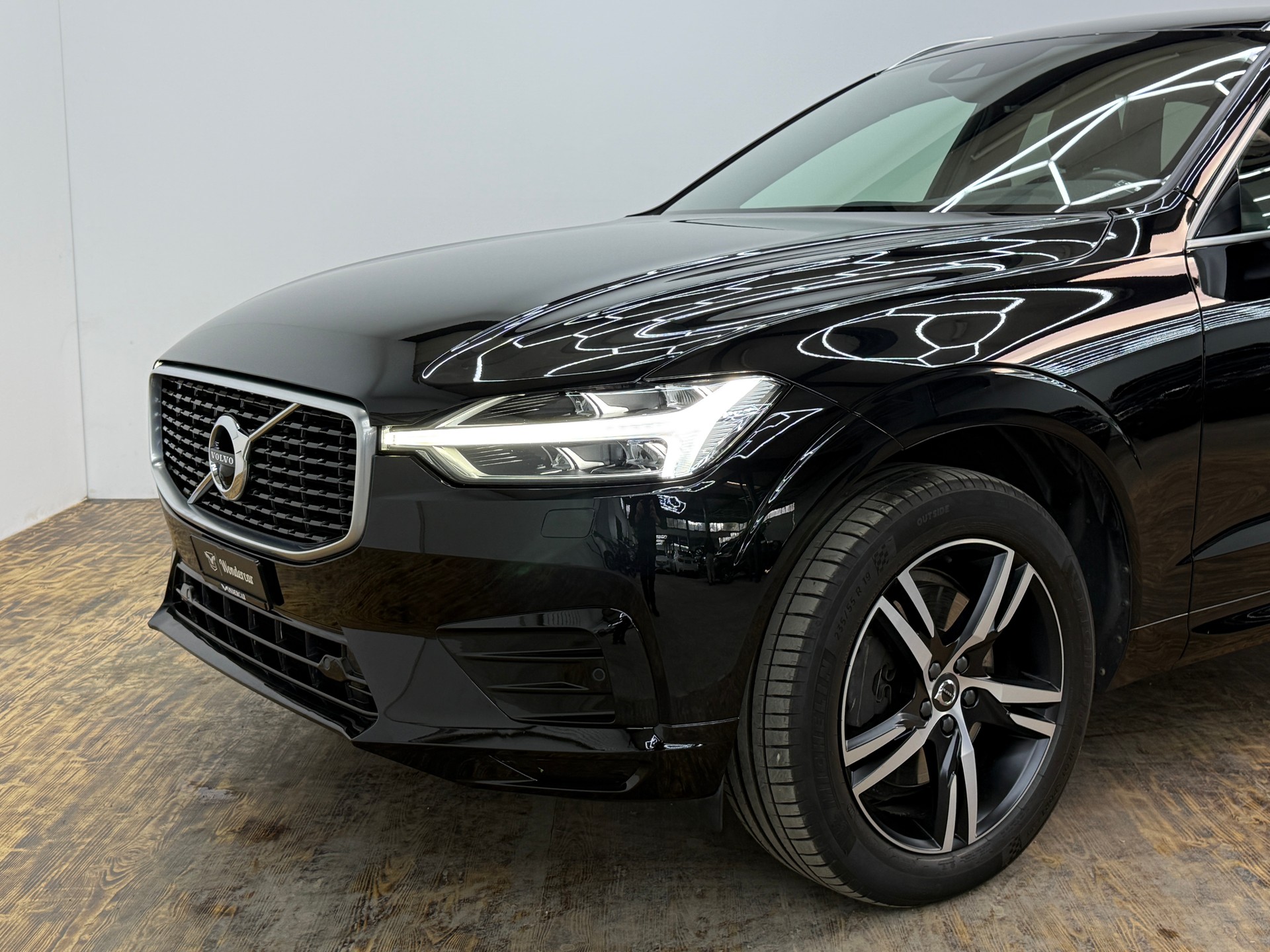 VOLVO XC60 D4 AWD R-Design Geartronic-image-4
