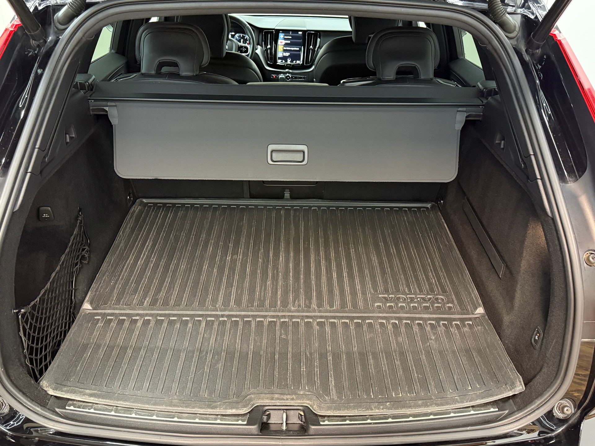 VOLVO XC60 D4 AWD R-Design Geartronic-image-23