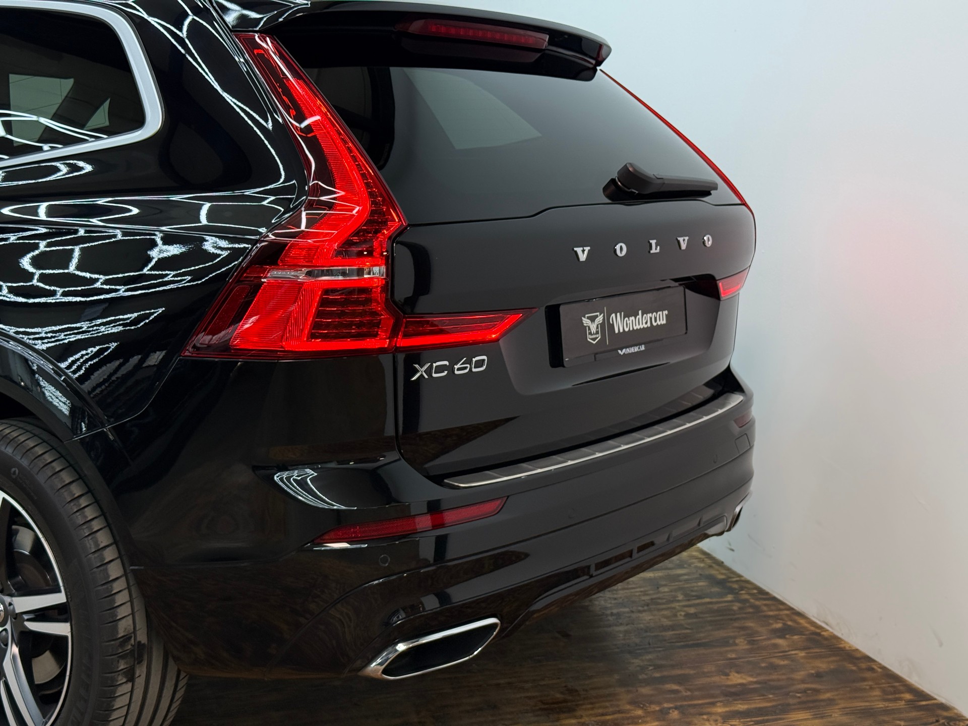 VOLVO XC60 D4 AWD R-Design Geartronic-image-8