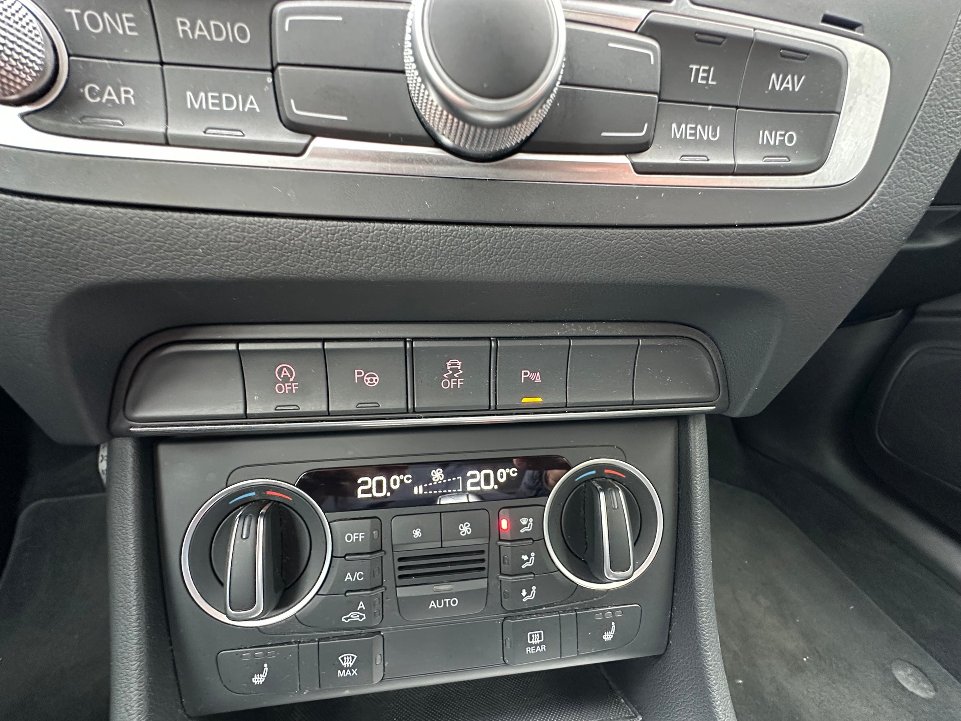 AUDI Q3 1.4 TFSI S-tronic-image-19