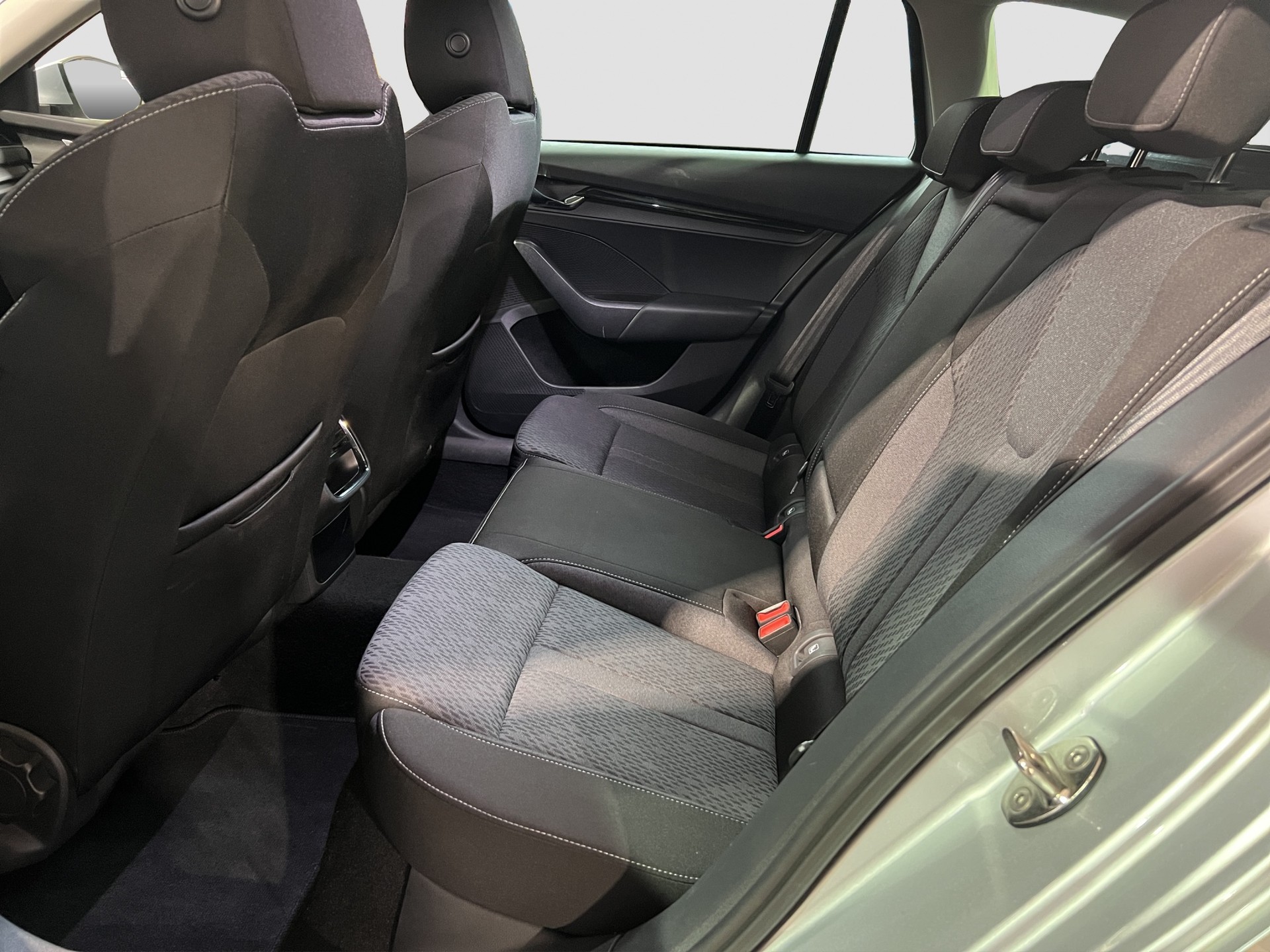 SKODA Octavia Combi 2.0 TSI Ambition DSG 4x4-image-10