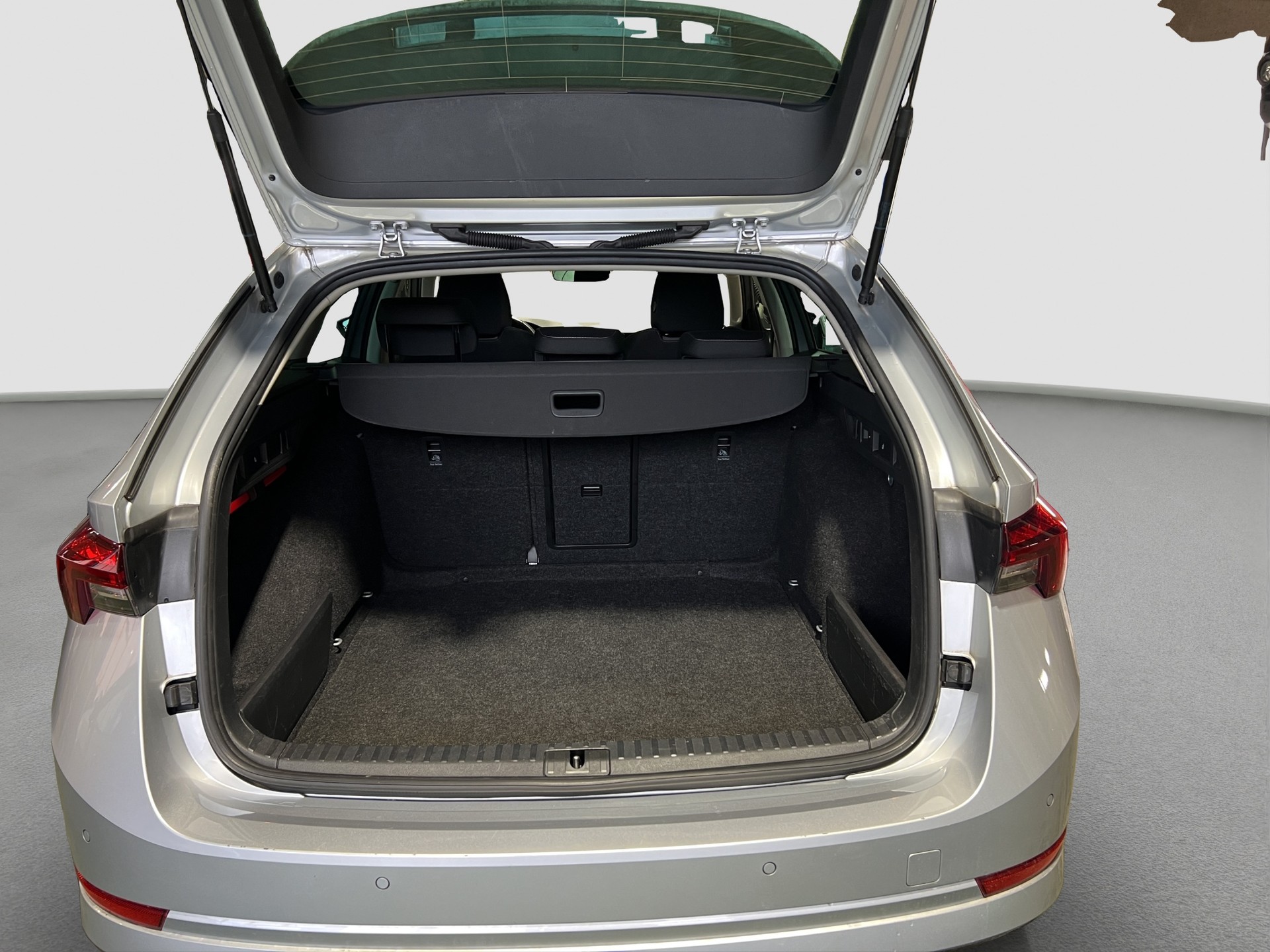 SKODA Octavia Combi 2.0 TSI Ambition DSG 4x4-image-8