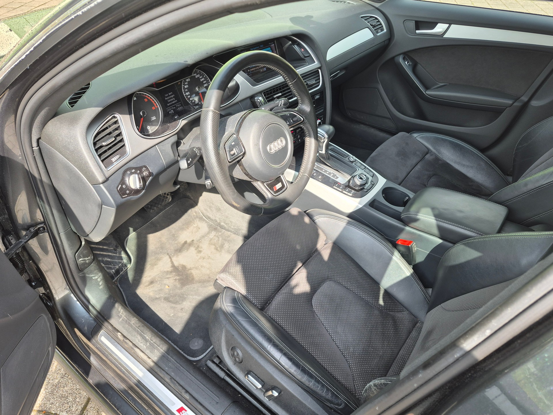 AUDI A4 Avant 2.0 TDI multitronic-image-8