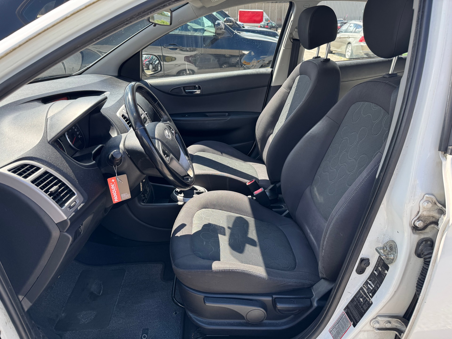 HYUNDAI i20 1.4 Style-image-9