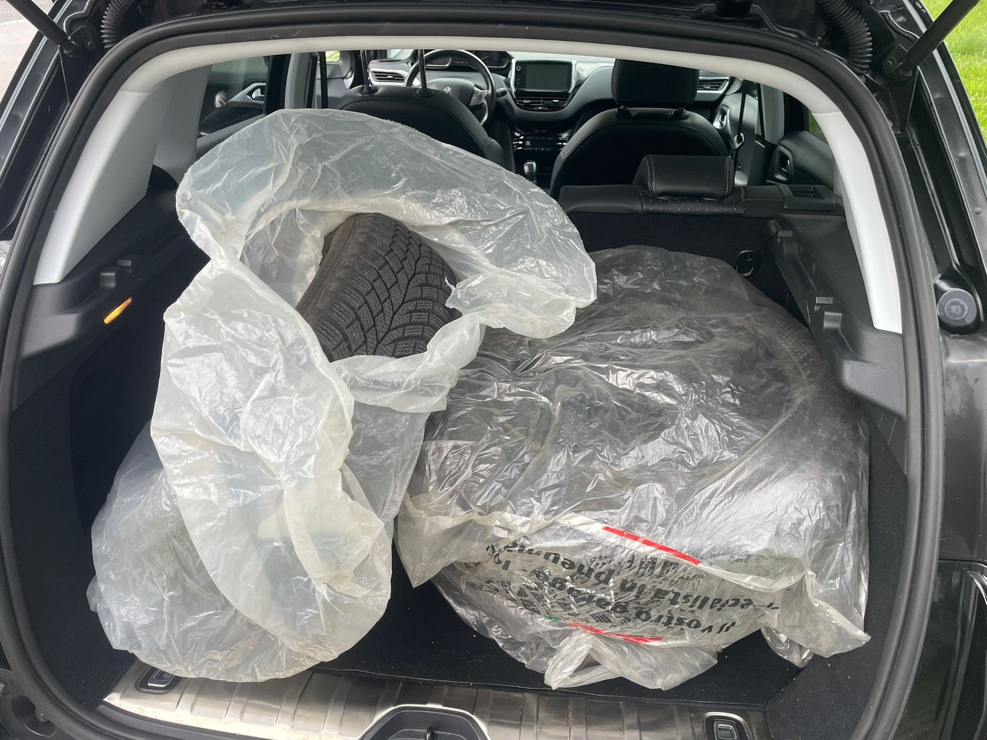 PEUGEOT 2008 1.2 PureTech Active-image-9