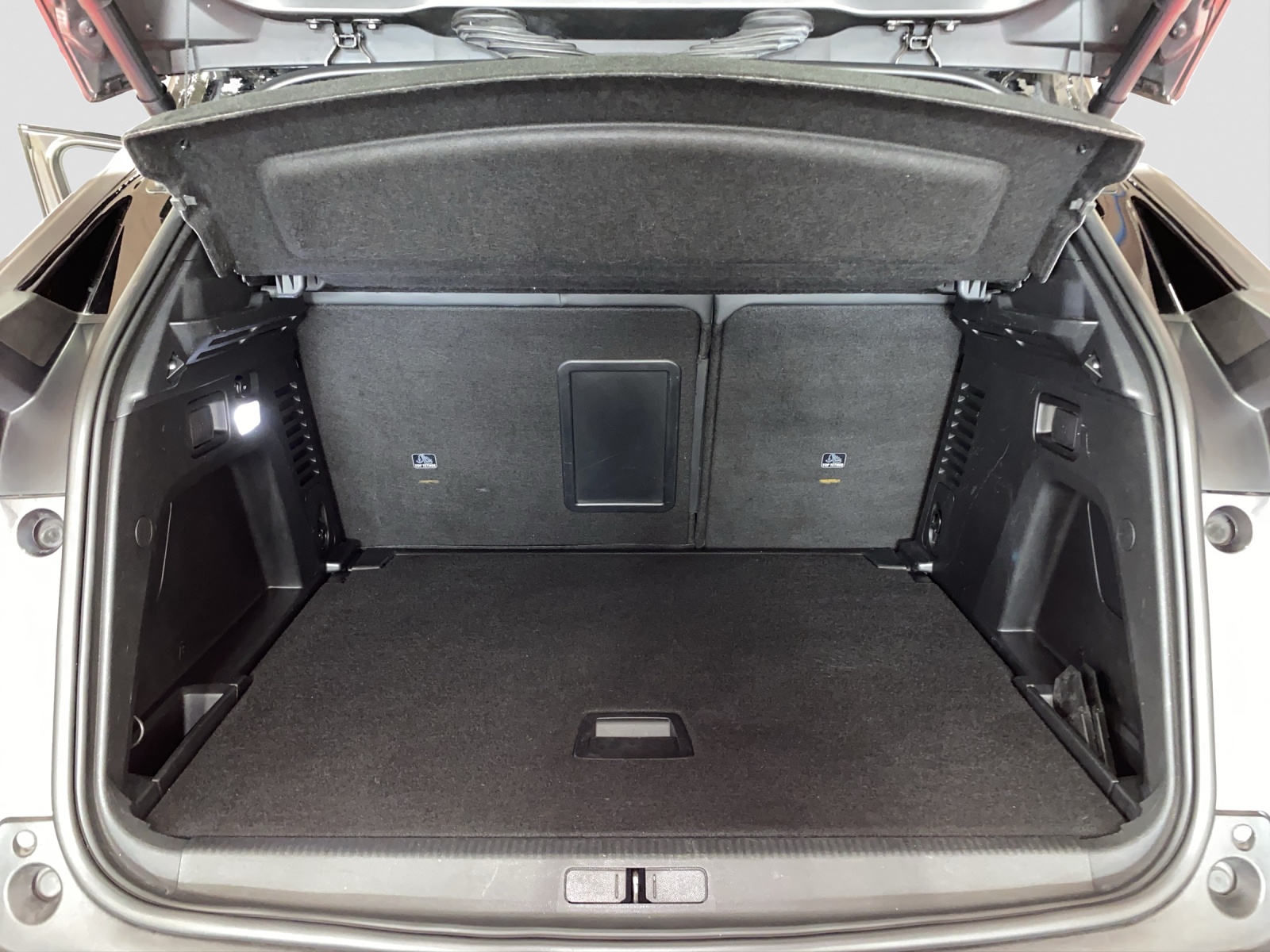 PEUGEOT 3008 1.5 BlueHDi GT Line-image-14