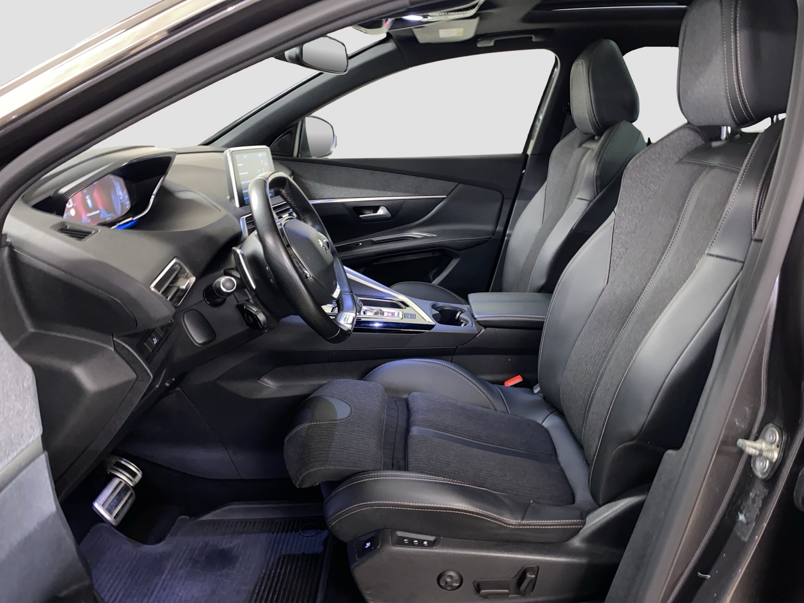 PEUGEOT 3008 1.5 BlueHDi GT Line-image-5