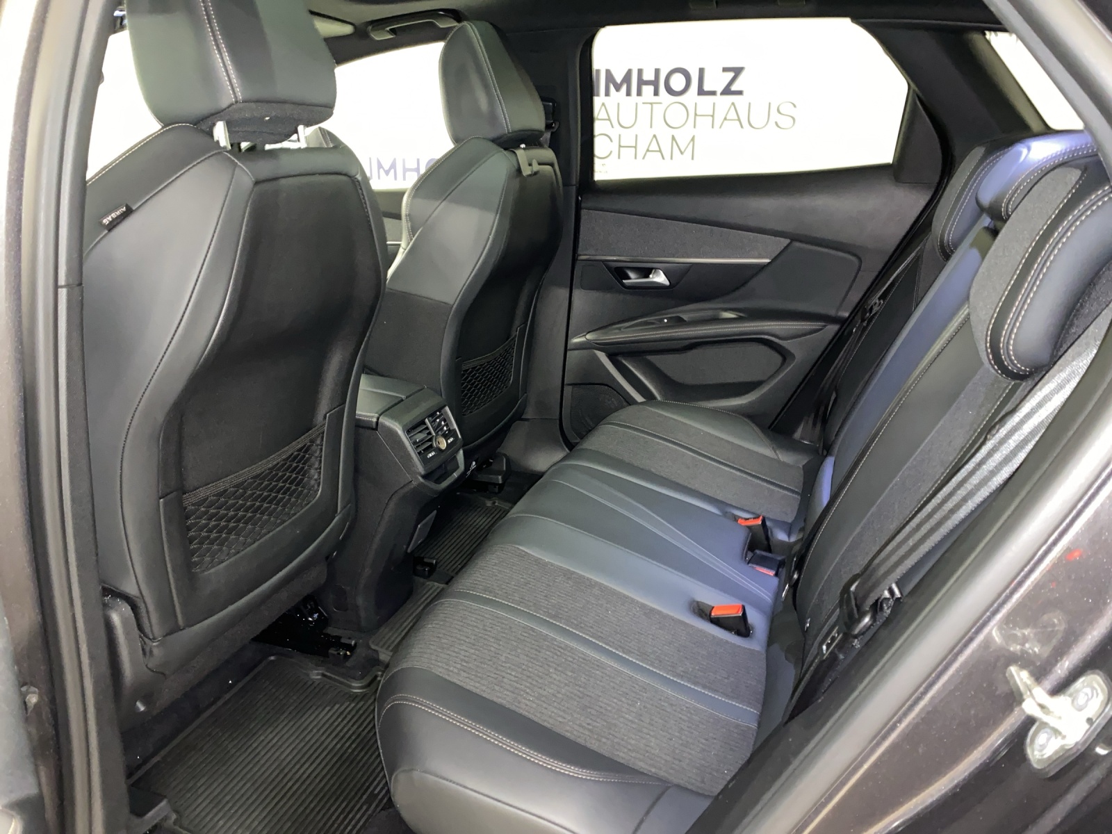 PEUGEOT 3008 1.5 BlueHDi GT Line-image-17