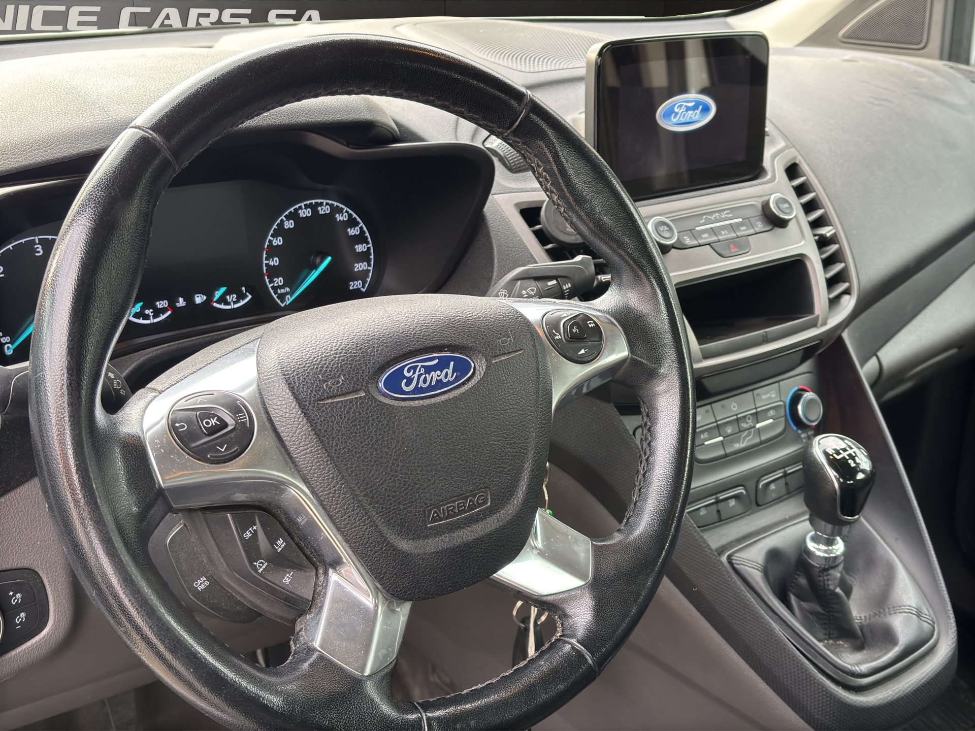 FORD Tourneo Connect 1.5 EcoBlue Trend-image-11