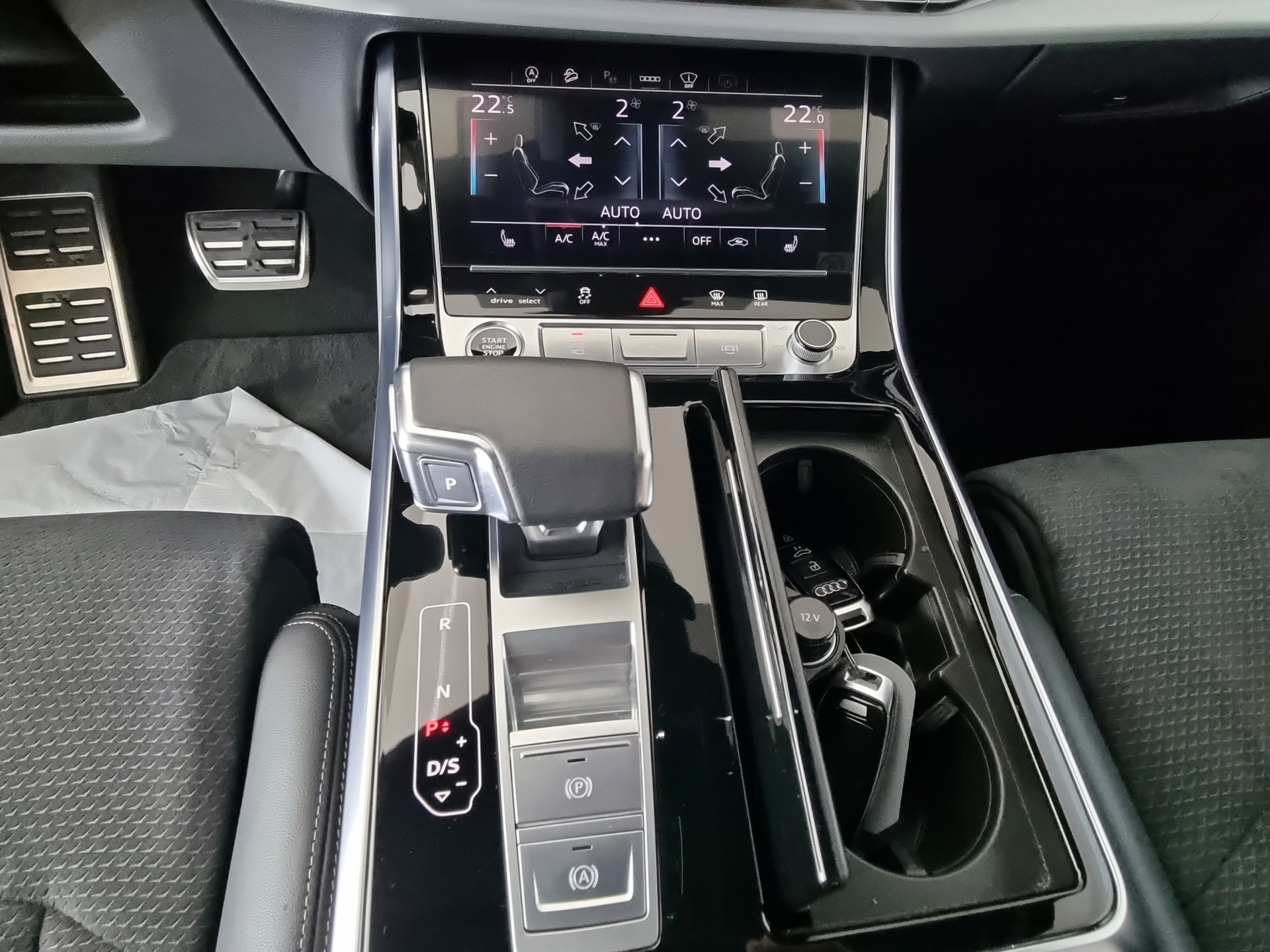 AUDI Q8 3.0 50 TDI quattro S-Tronic Black Line-image-9