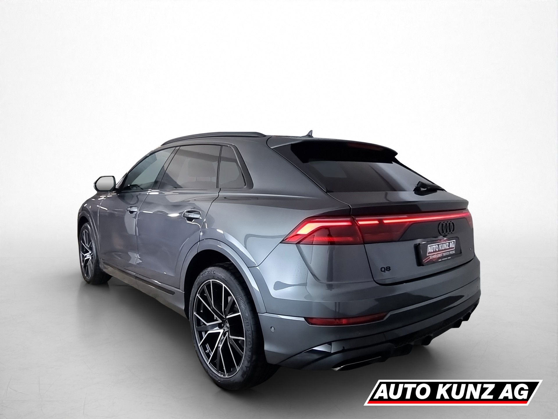 AUDI Q8 3.0 50 TDI quattro S-Tronic Black Line-showroom-element-3