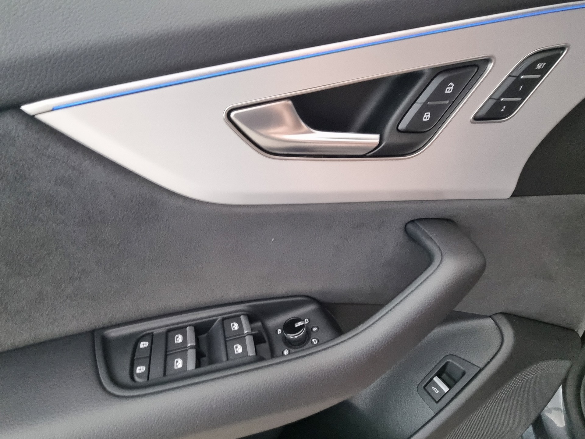 AUDI Q8 3.0 50 TDI quattro S-Tronic Black Line-image-11