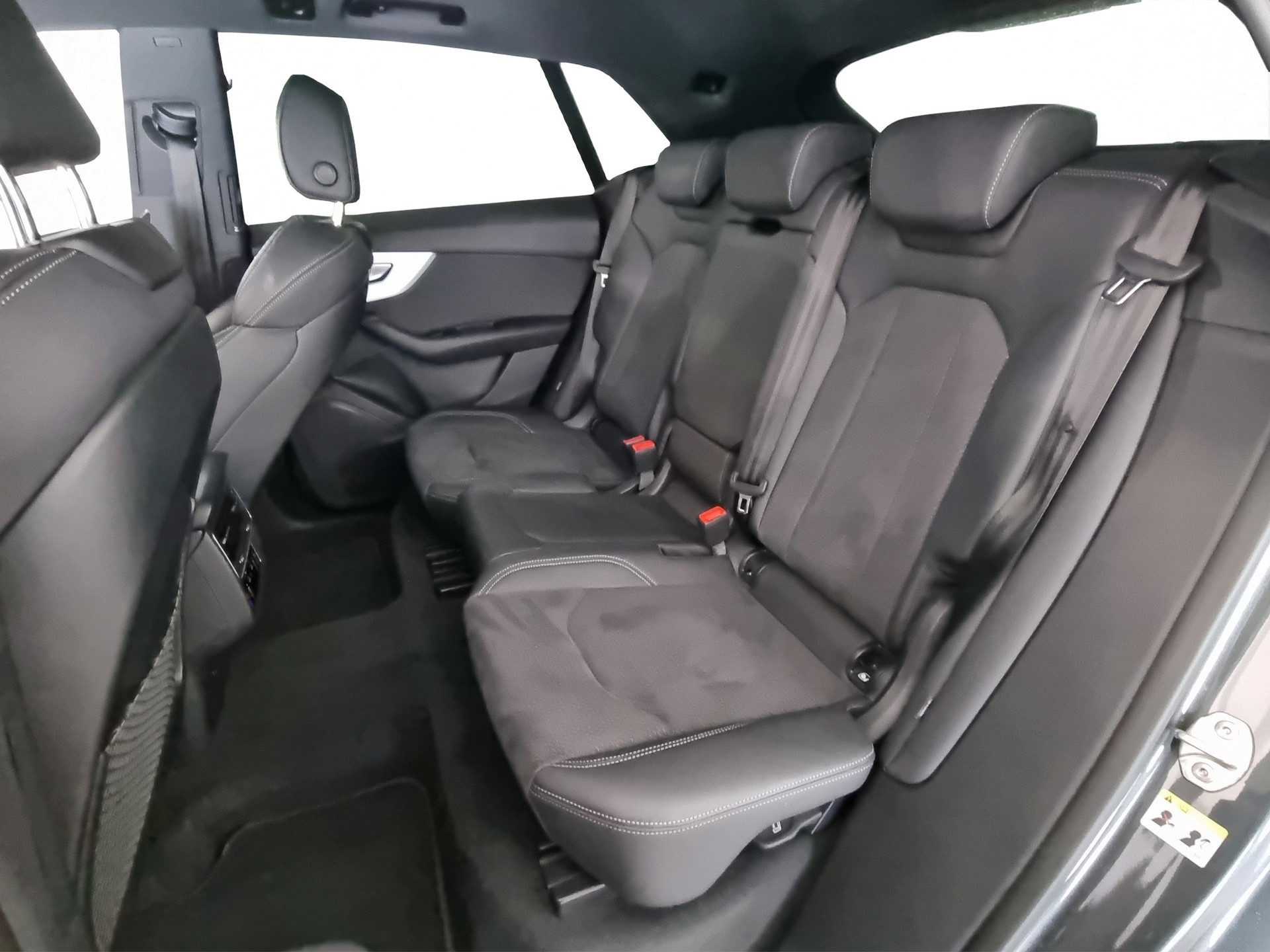 AUDI Q8 3.0 50 TDI quattro S-Tronic Black Line-image-6