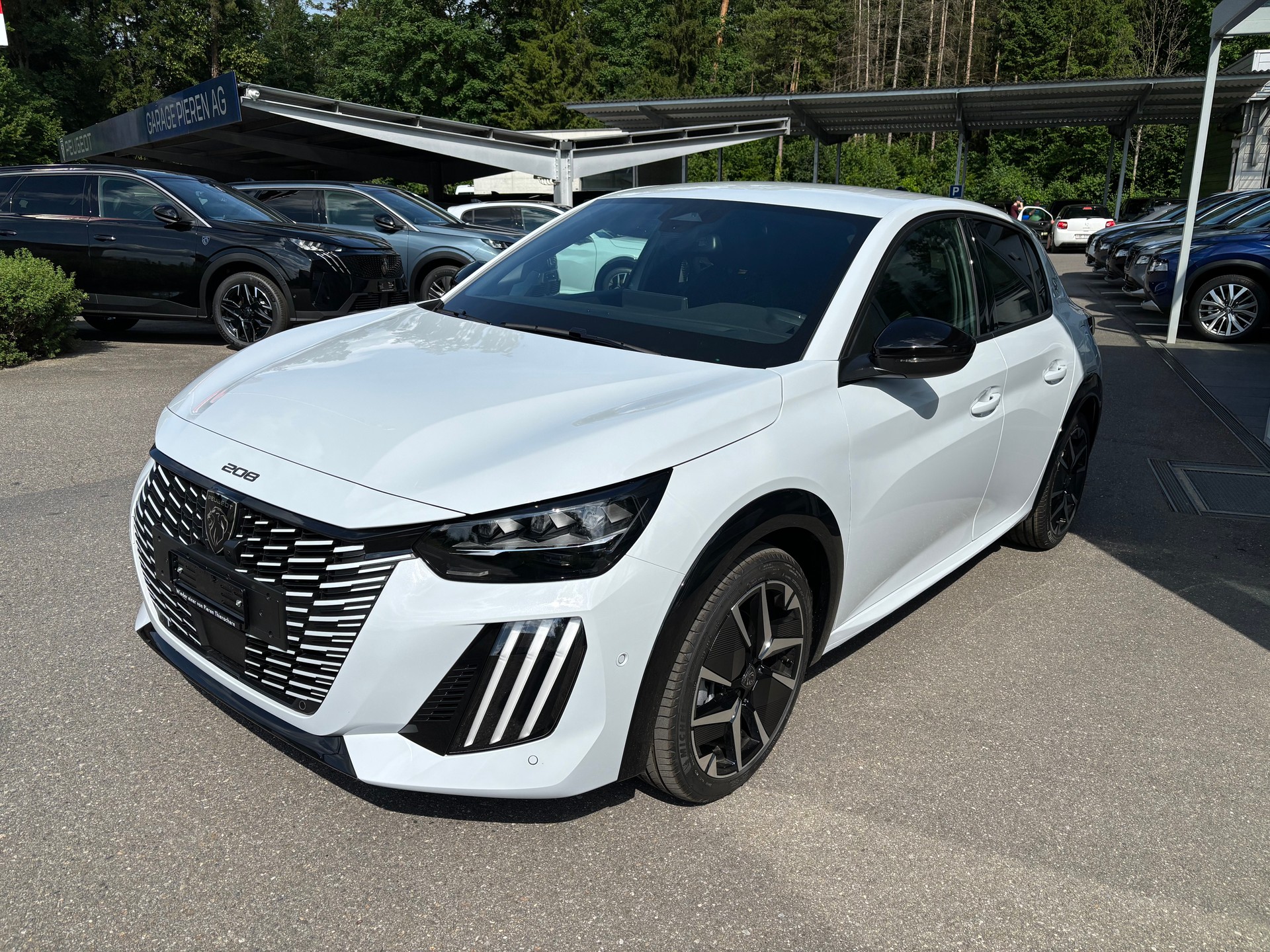 PEUGEOT 208 1.2 MHEV 145 GT-image-1