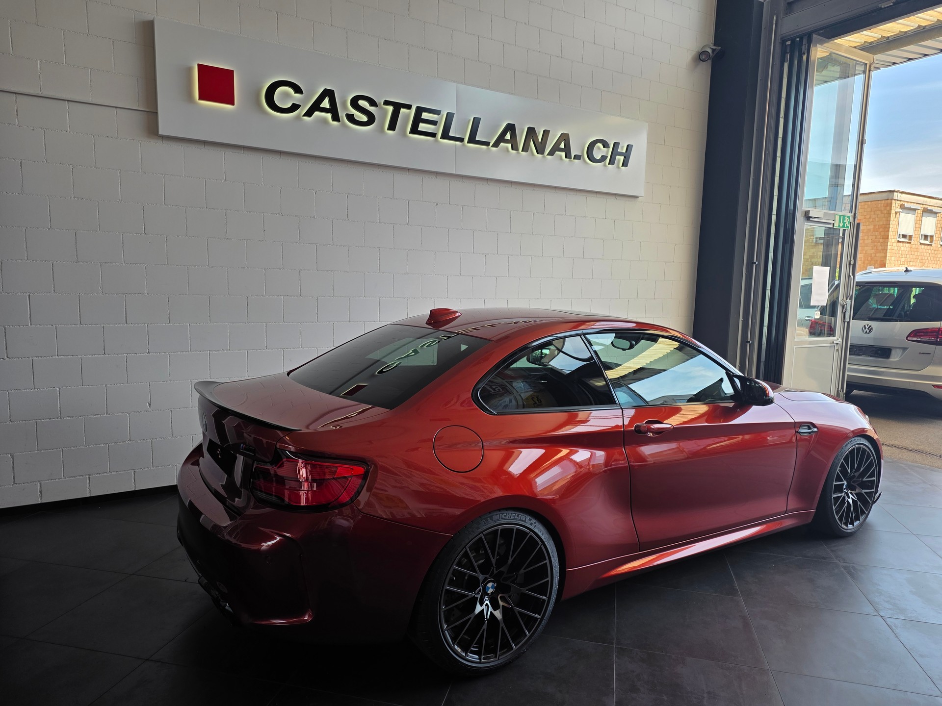 BMW M2 Competition-showroom-element-3