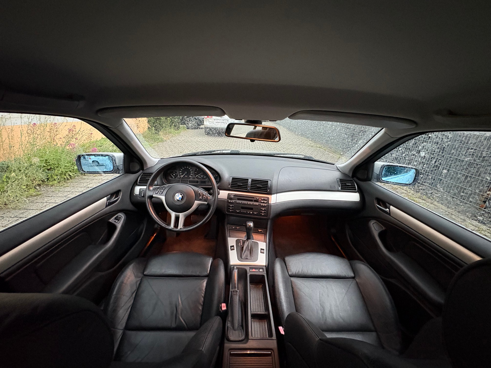 BMW 320i Touring AUTOMAT-image-11