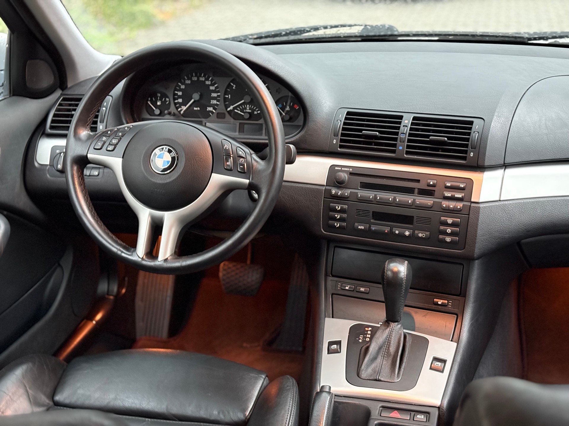 BMW 320i Touring AUTOMAT-image-10