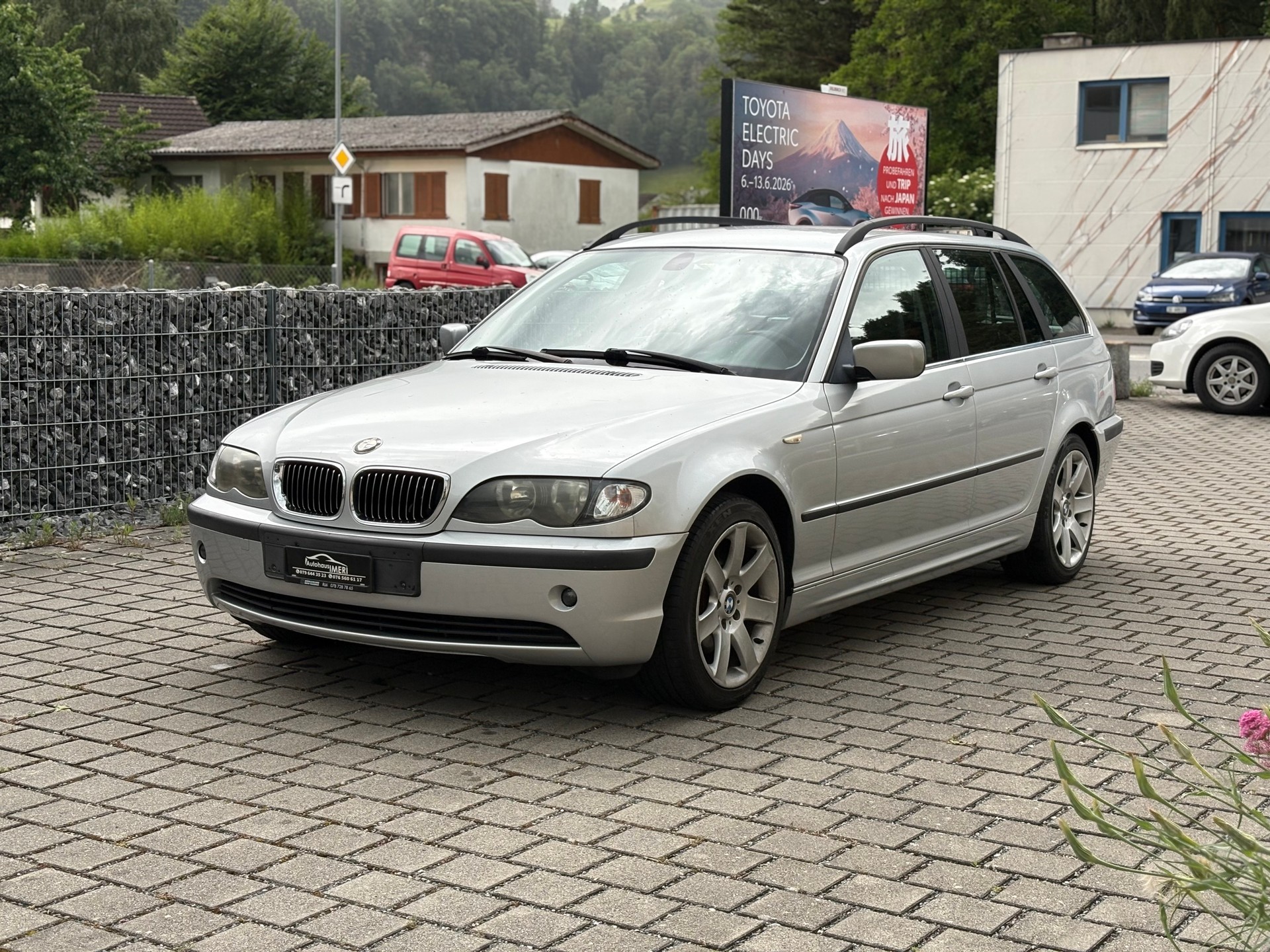 BMW 320i Touring AUTOMAT-image-1