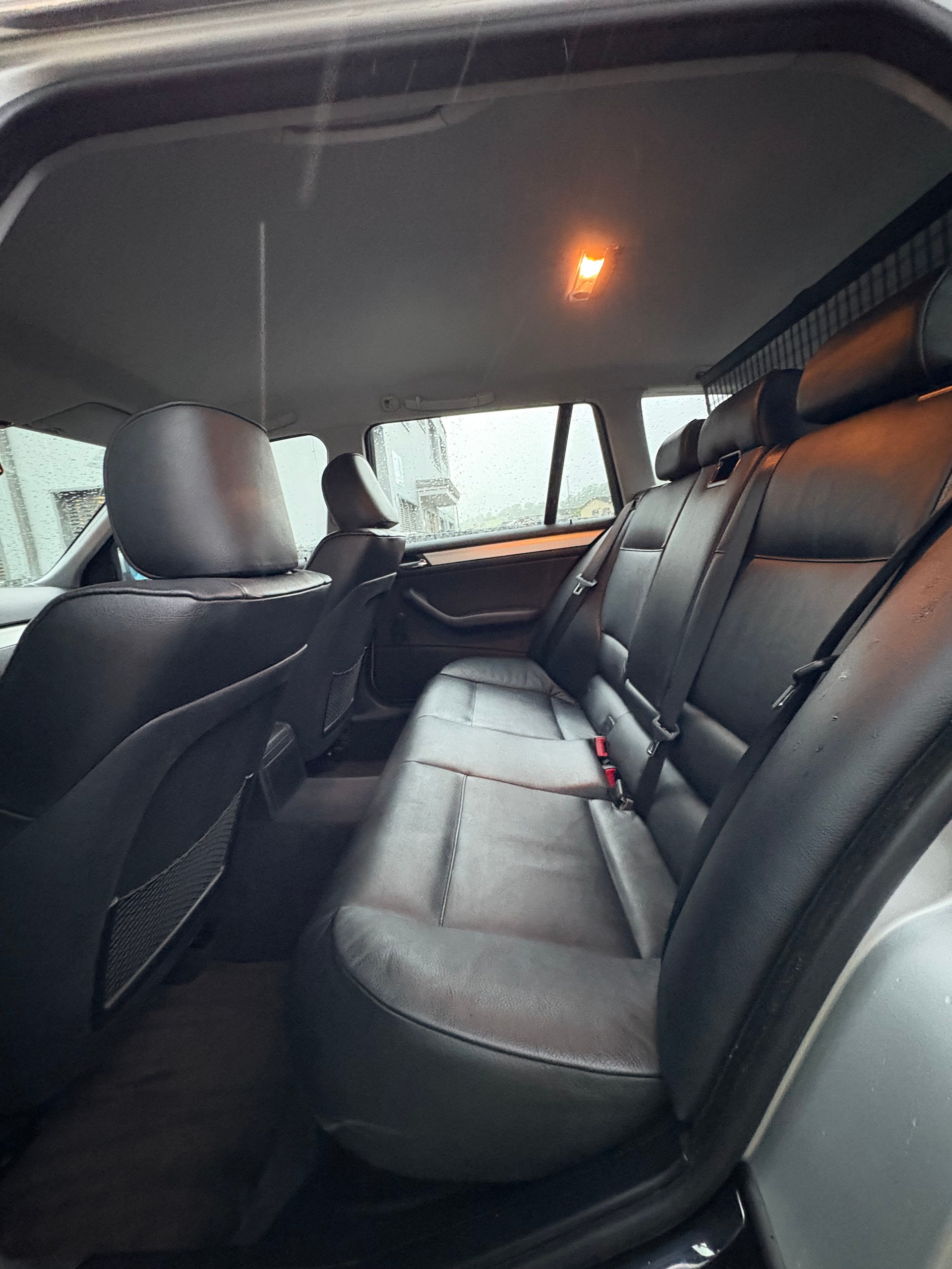 BMW 320i Touring AUTOMAT-image-13