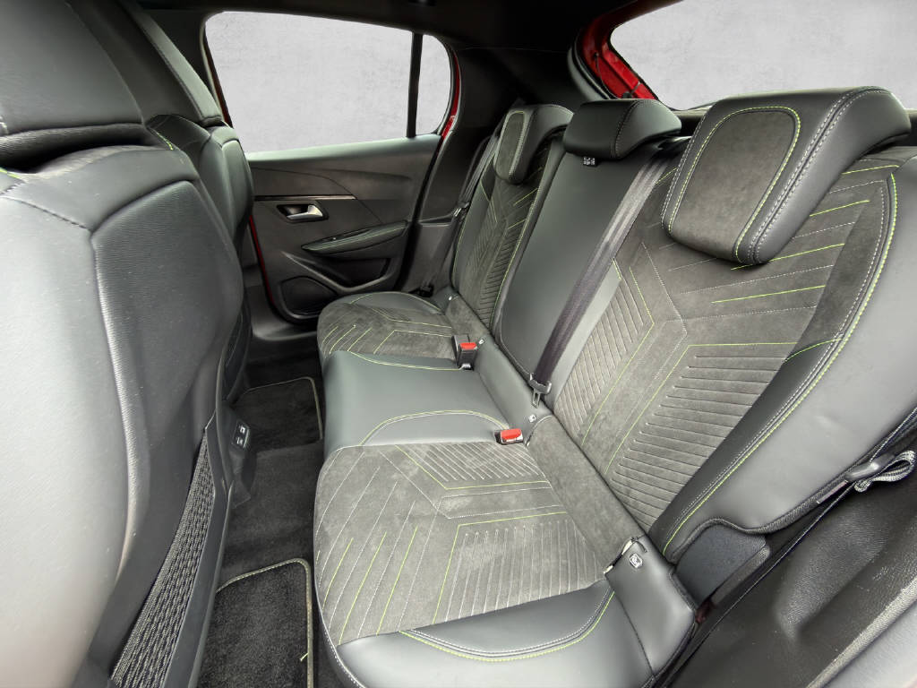 PEUGEOT 208 1.2 Hybrid 145 GT-image-6