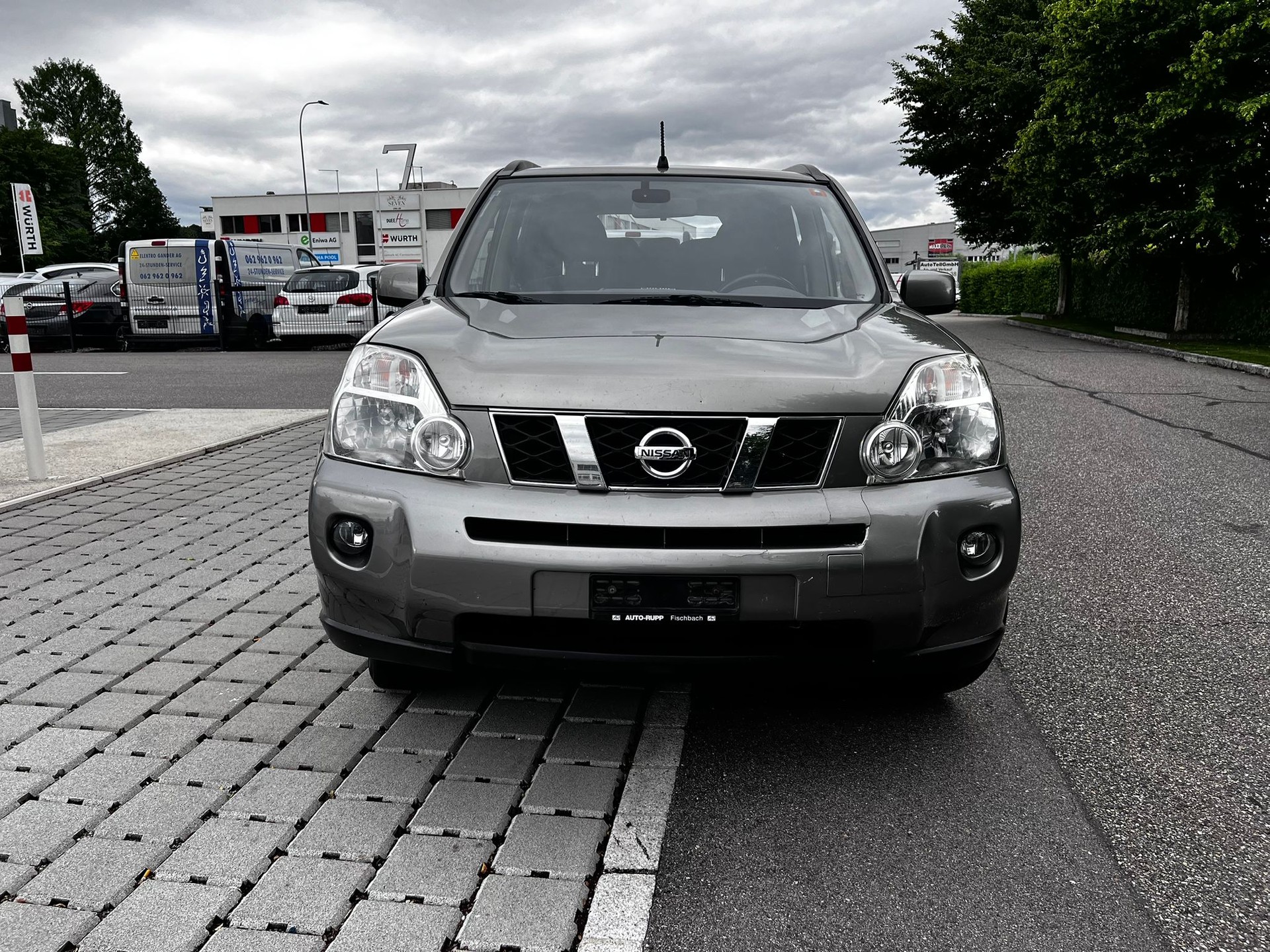 NISSAN X-Trail 2.5 16V Platinum