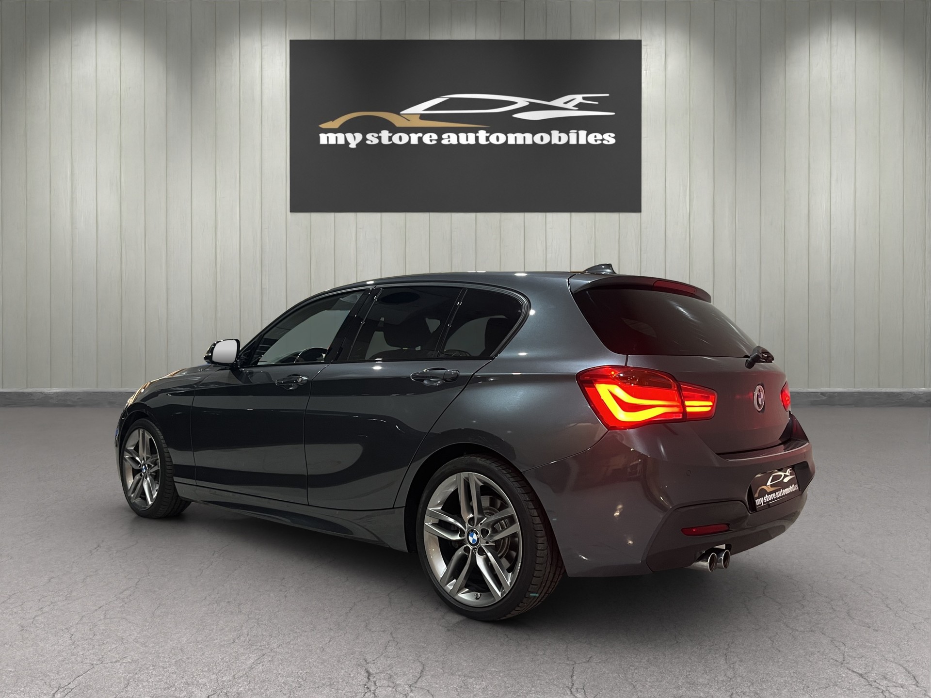 BMW 120d xDrive Edition M Sport Steptronic-image-5