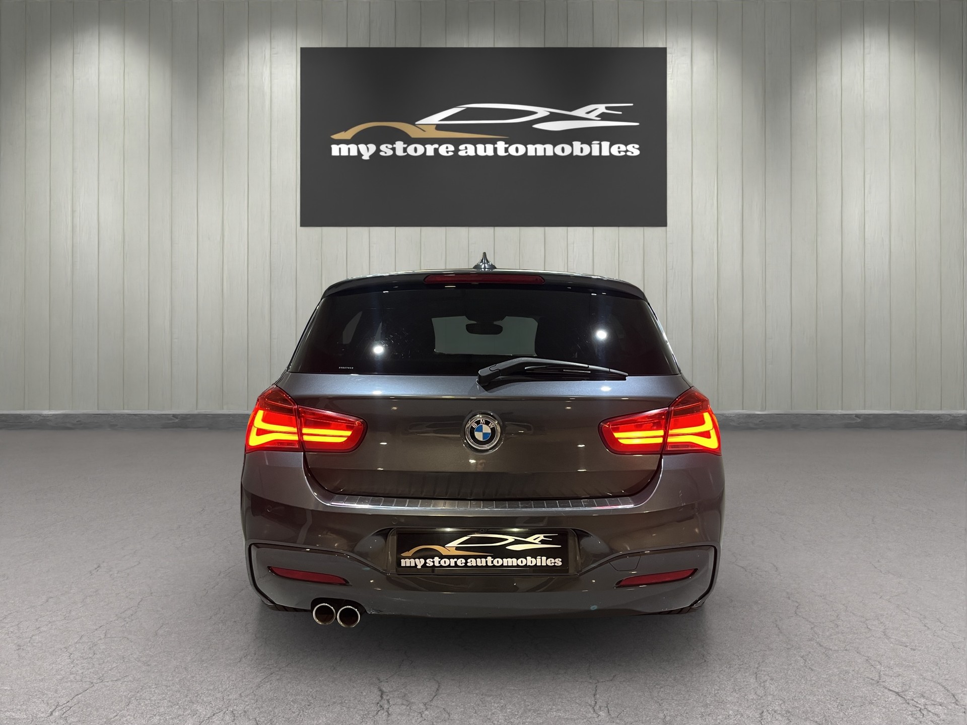 BMW 120d xDrive Edition M Sport Steptronic-image-6