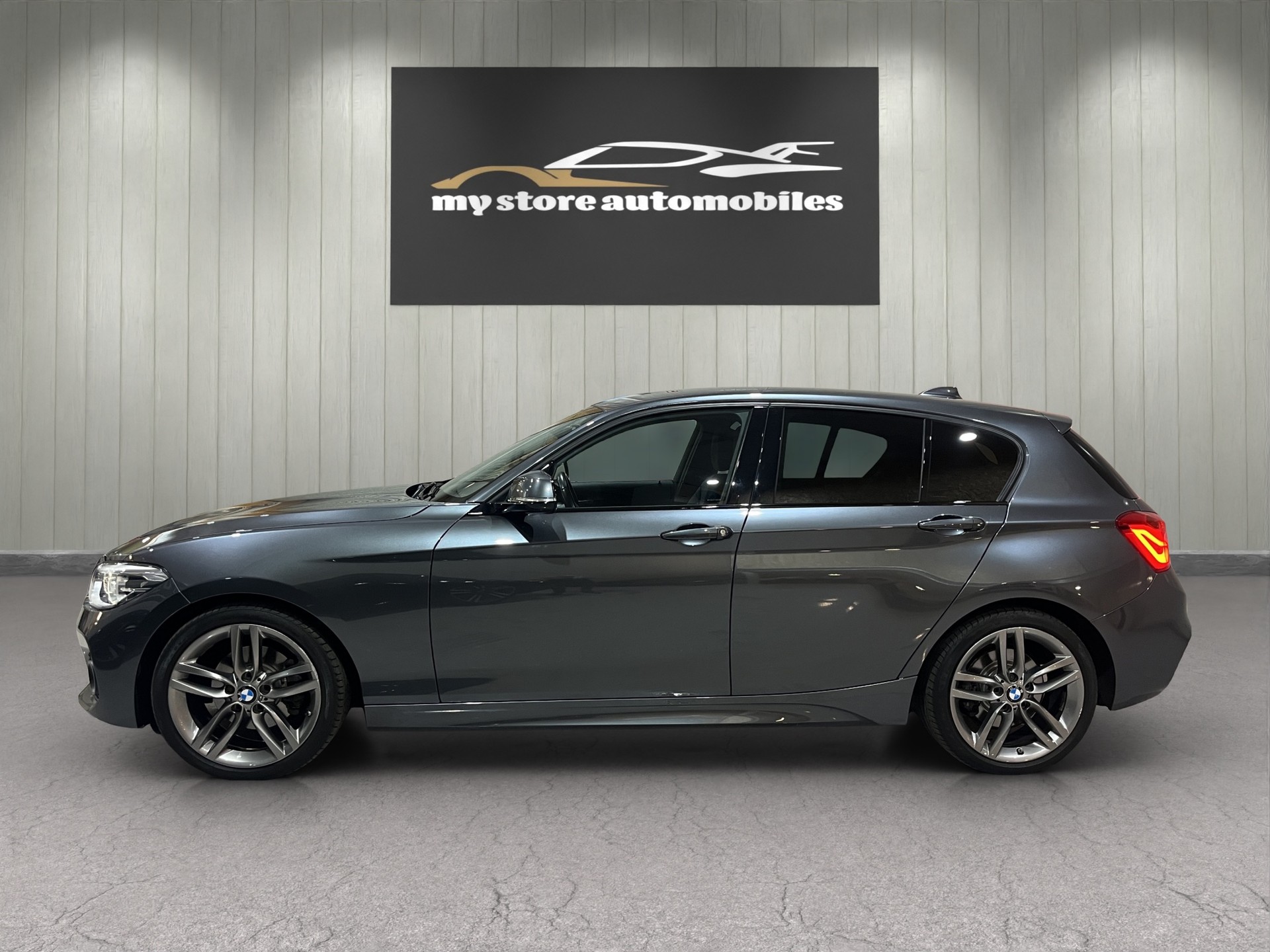 BMW 120d xDrive Edition M Sport Steptronic-image-4