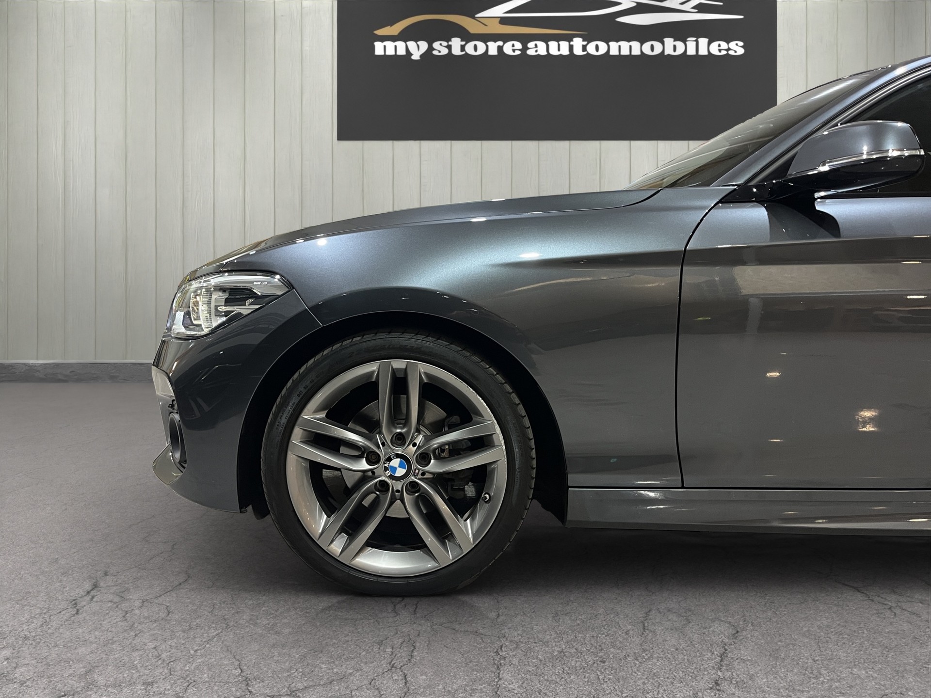 BMW 120d xDrive Edition M Sport Steptronic-image-8