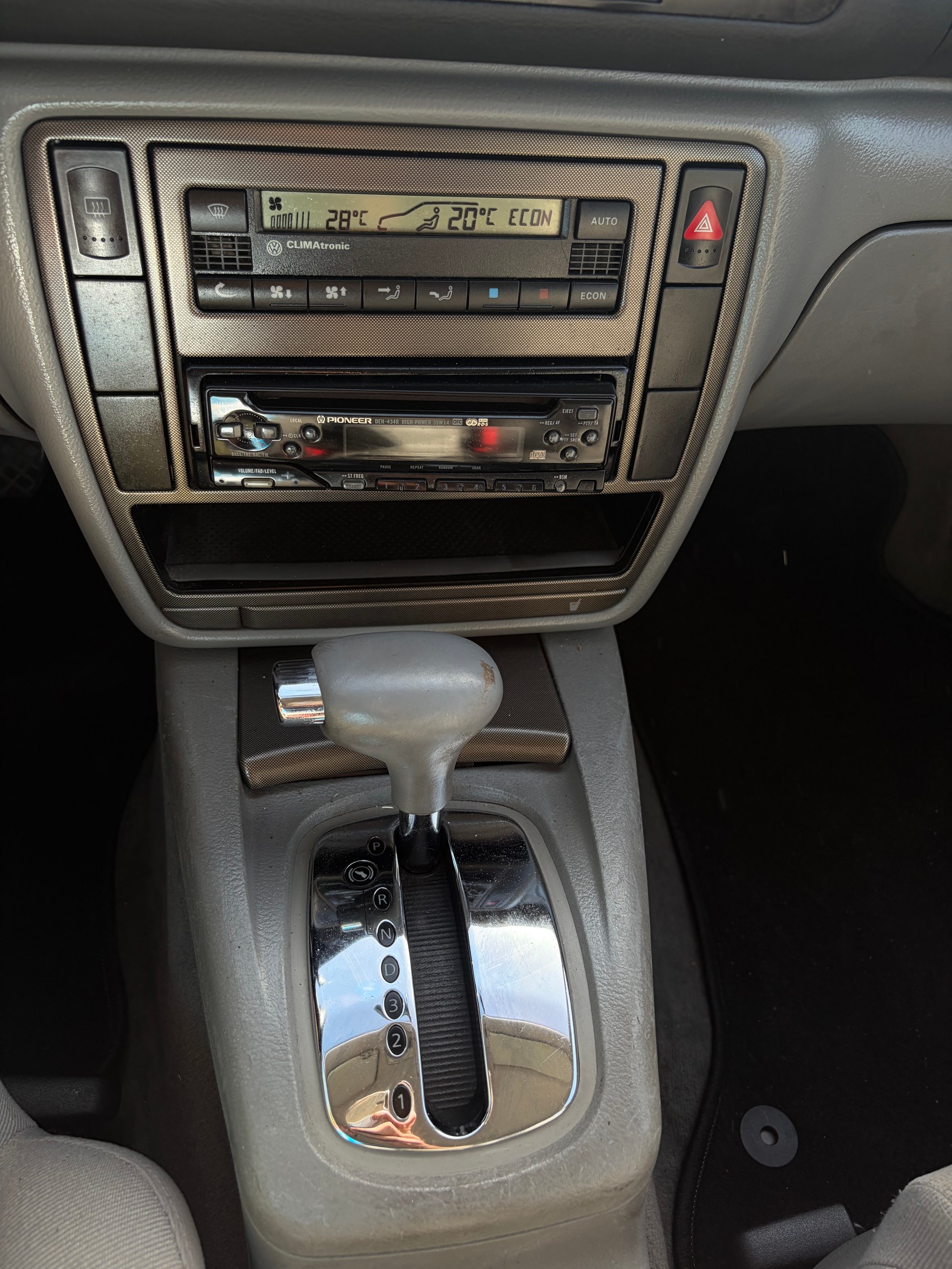 VW Passat Variant 1.9 TDI Trendline-image-11