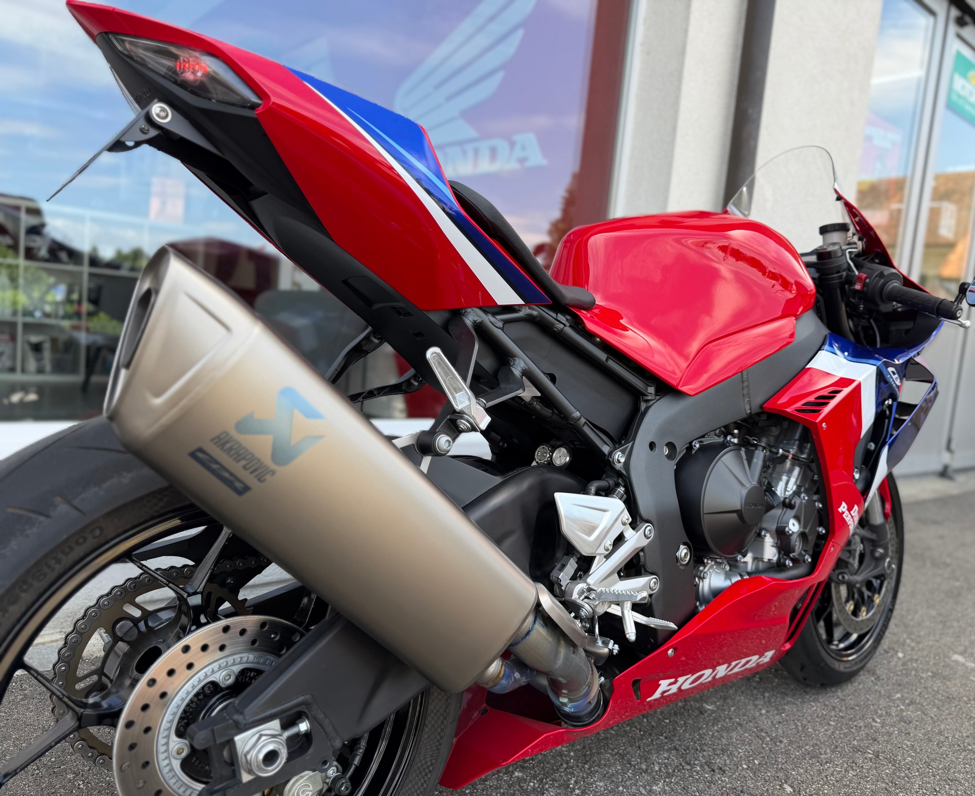 HONDA CBR 1000 RR-R-image-7