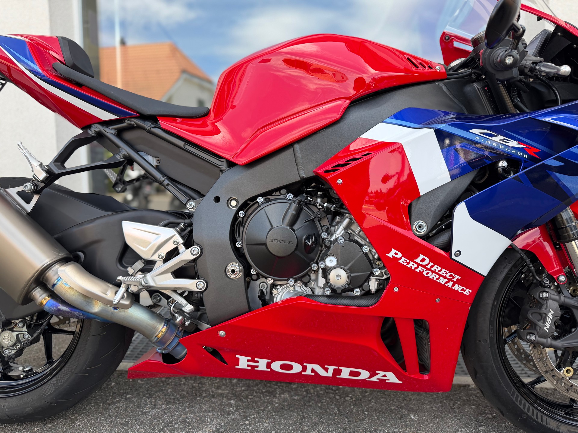 HONDA CBR 1000 RR-R-image-6