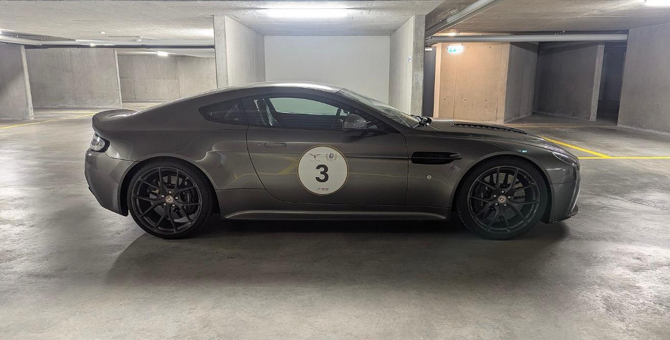 ASTON MARTIN V12 Vantage 5.9 AMR-image-4