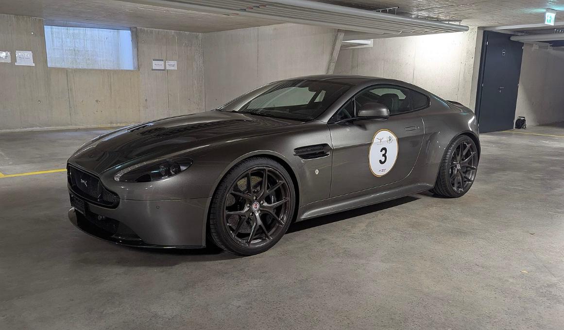 ASTON MARTIN V12 Vantage 5.9 AMR