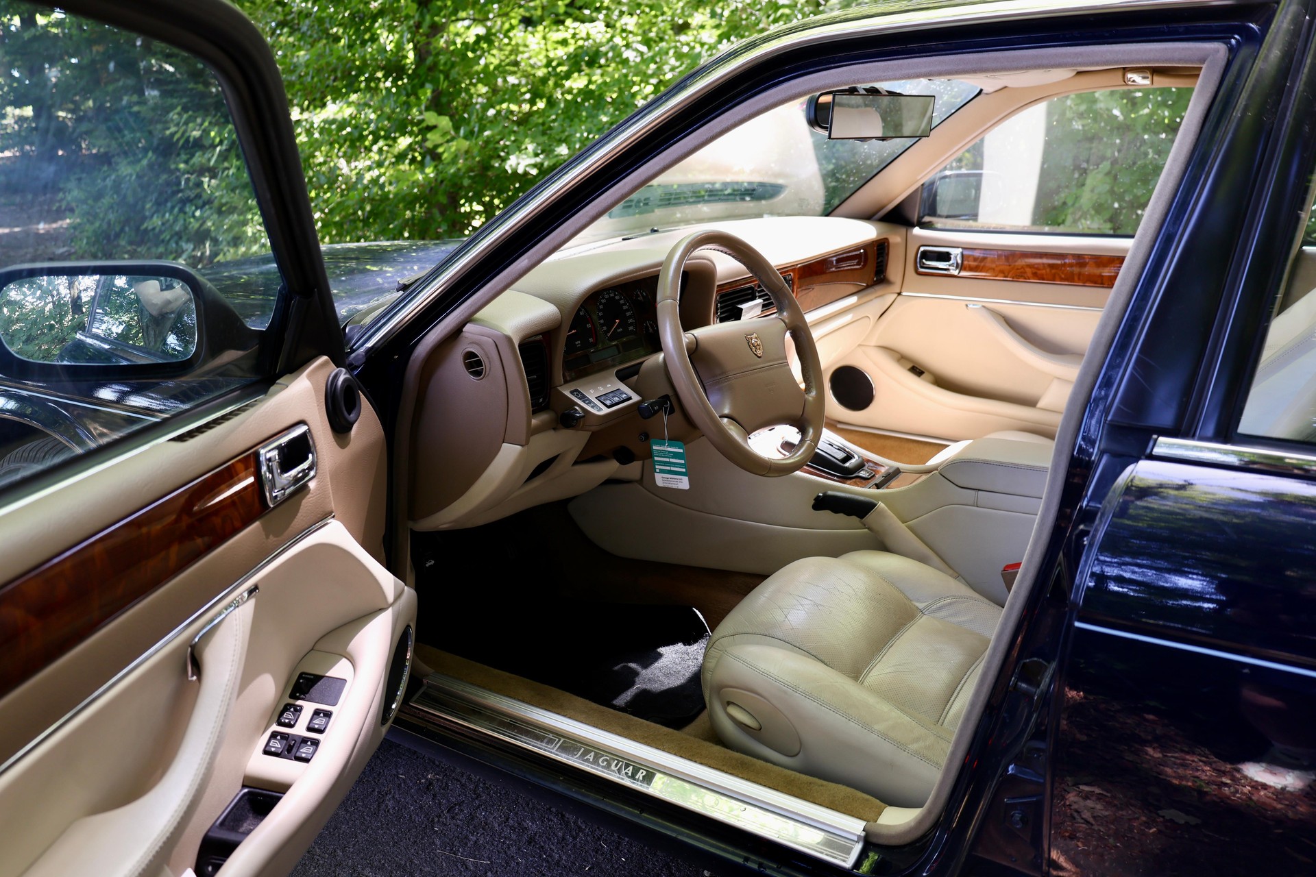 JAGUAR XJ 3.2 Executive-image-12