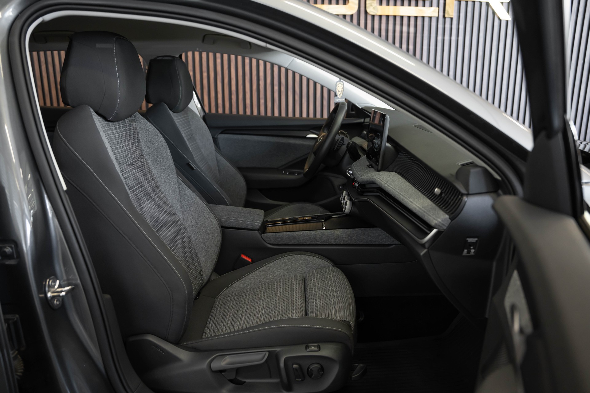 SKODA Superb Combi 2.0 TDi Selection 4x4 DSG-image-16
