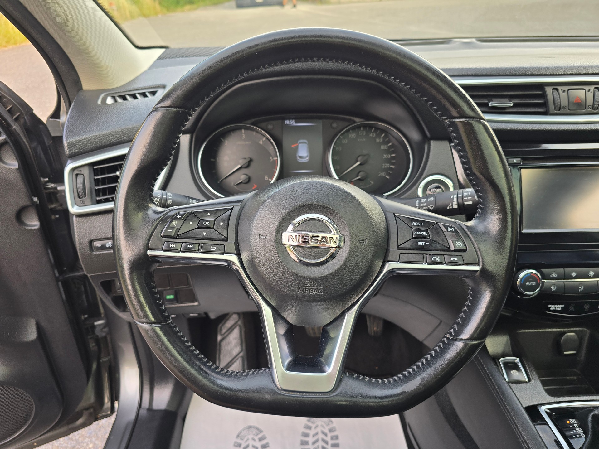 NISSAN Qashqai 1.6 dCi tekna+ Xtronic CVT-image-19