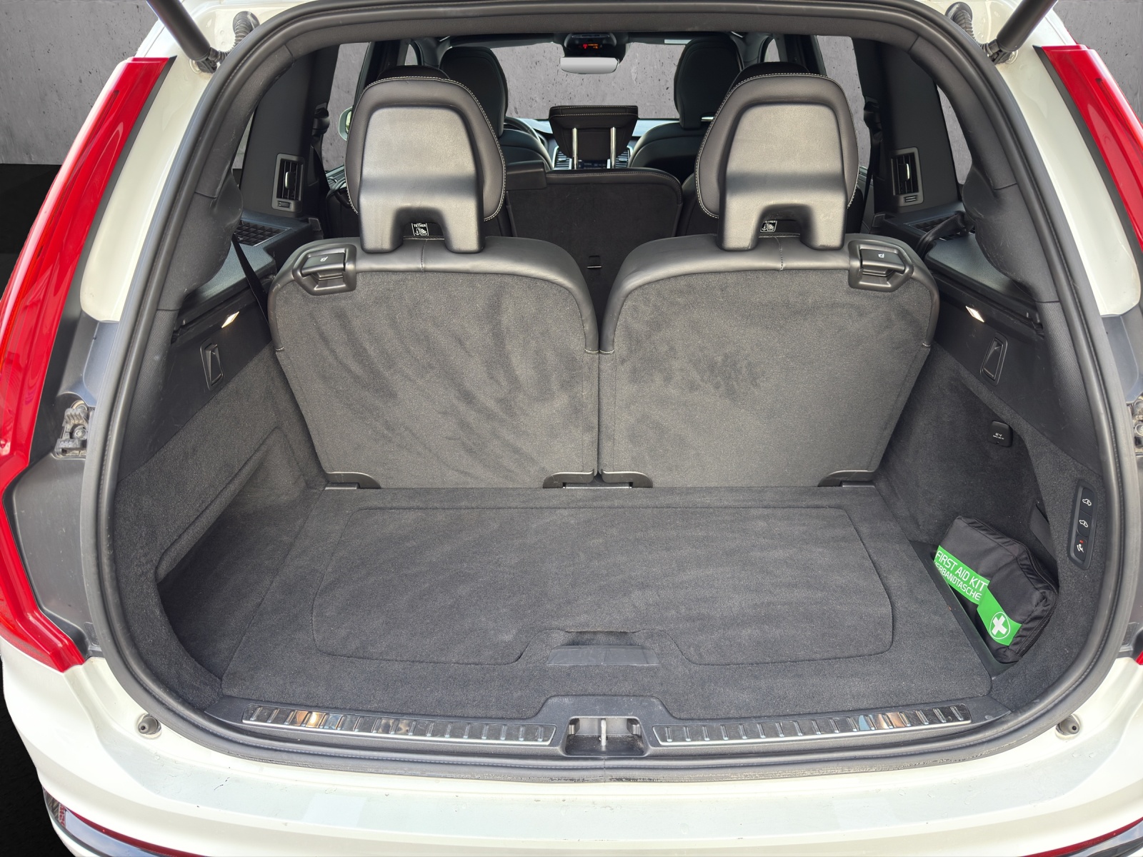 VOLVO XC90 T8 AWD R-Design Geartronic-image-15