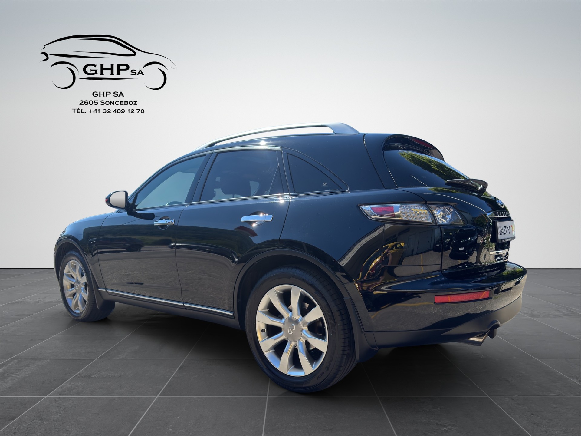INFINITI FX35-image-2