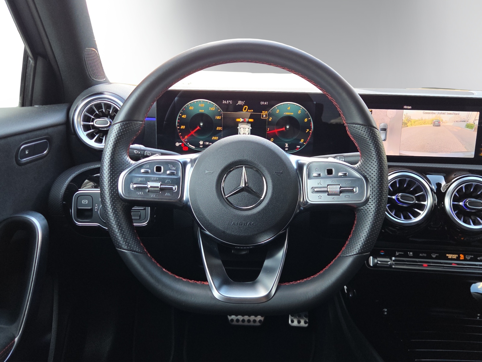 MERCEDES-BENZ A 200 AMG Line 7G-DCT-image-12