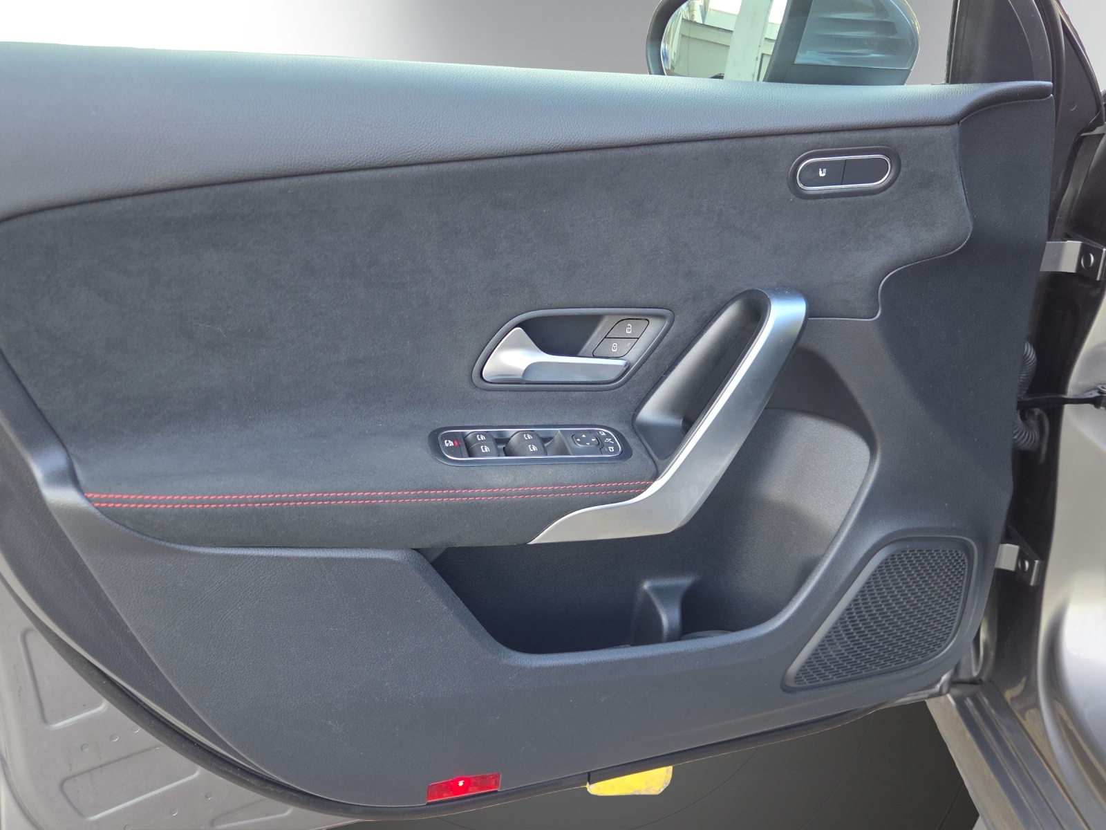 MERCEDES-BENZ A 200 AMG Line 7G-DCT-image-10