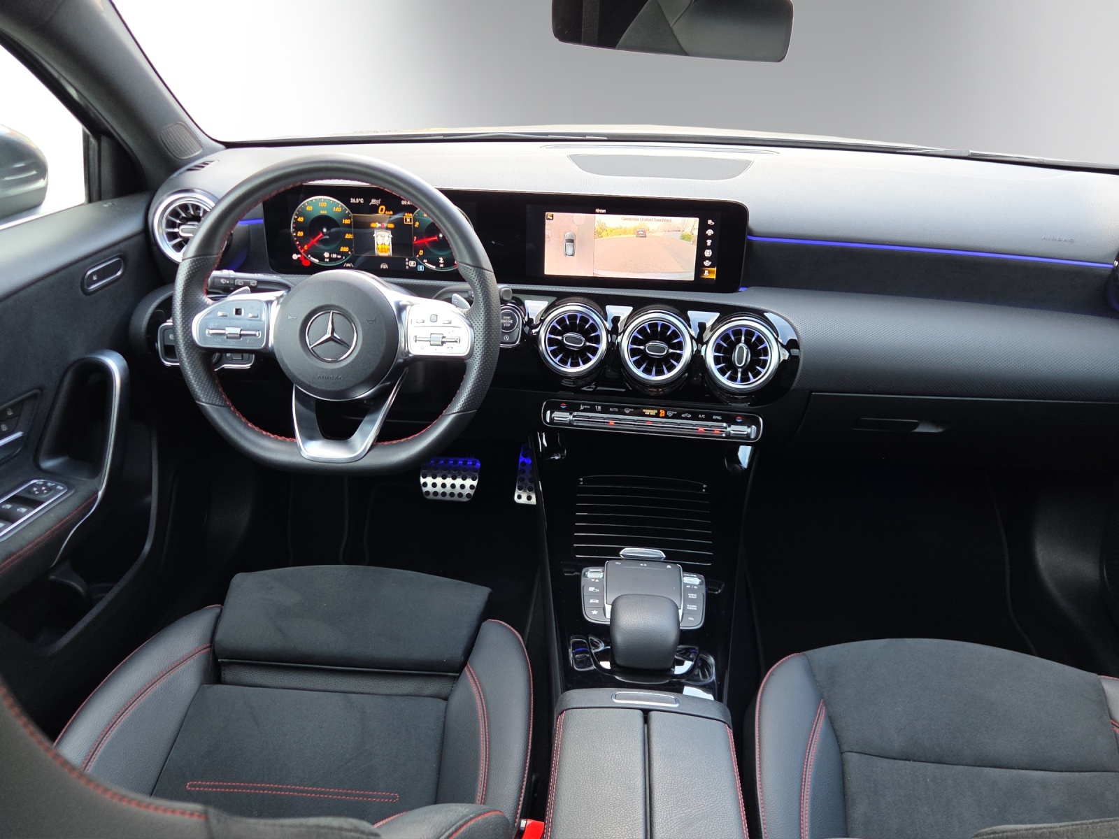 MERCEDES-BENZ A 200 AMG Line 7G-DCT-image-11