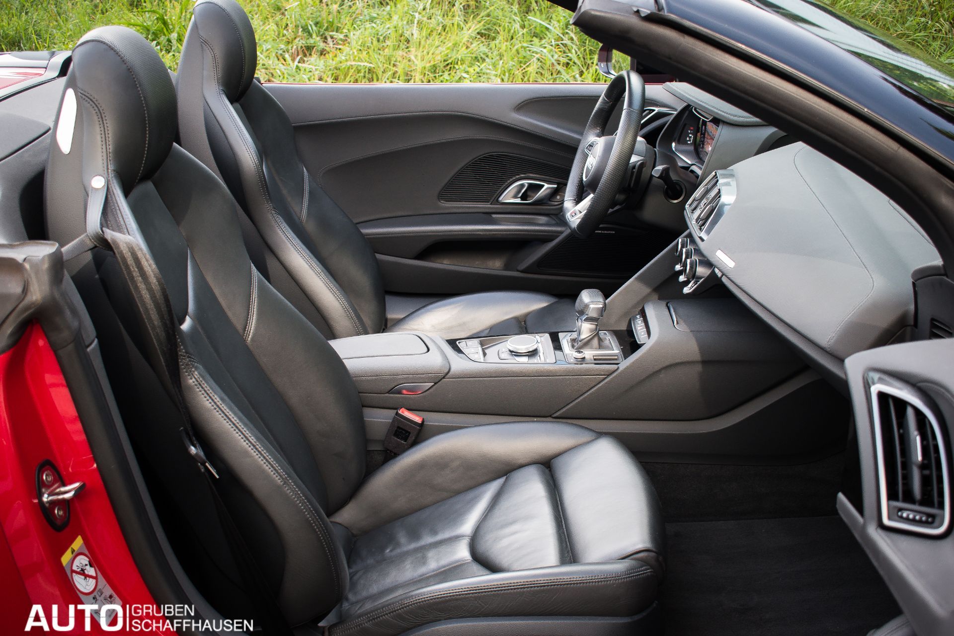 AUDI R8 Spyder RWD S-Tronic-image-14