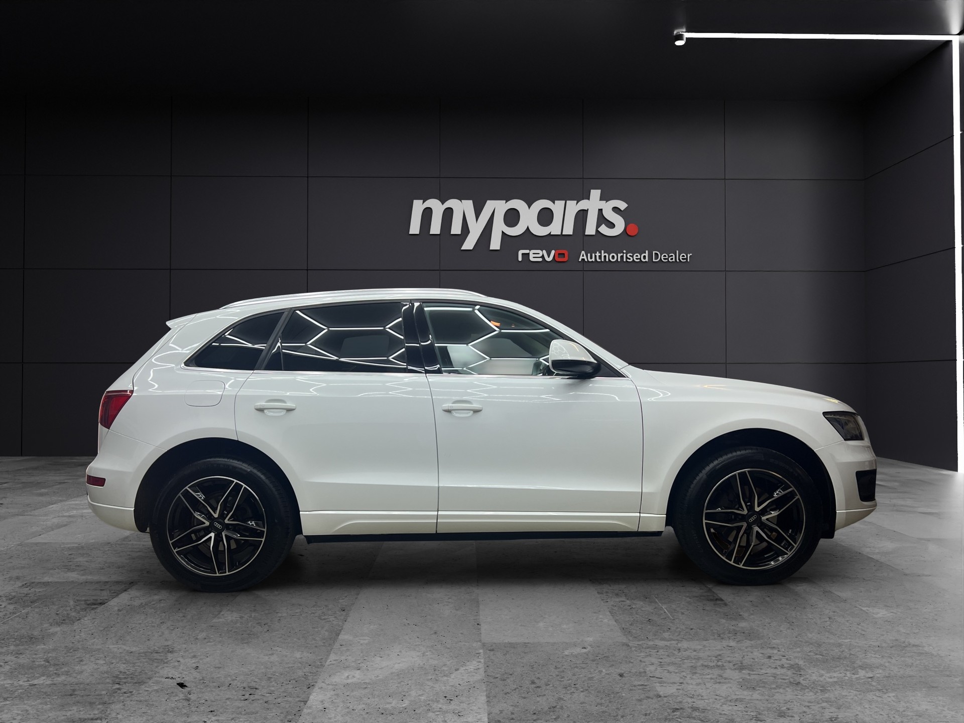AUDI Q5 2.0 TFSI quattro S-tronic-image-3