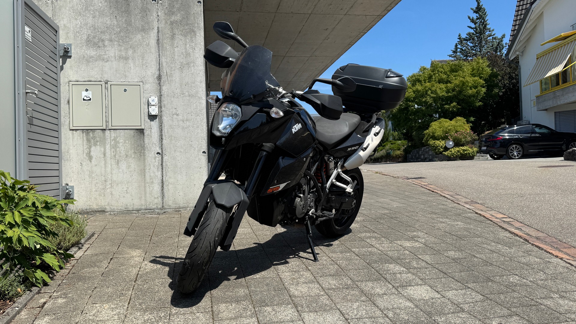 KTM 990 Supermoto T-image-1