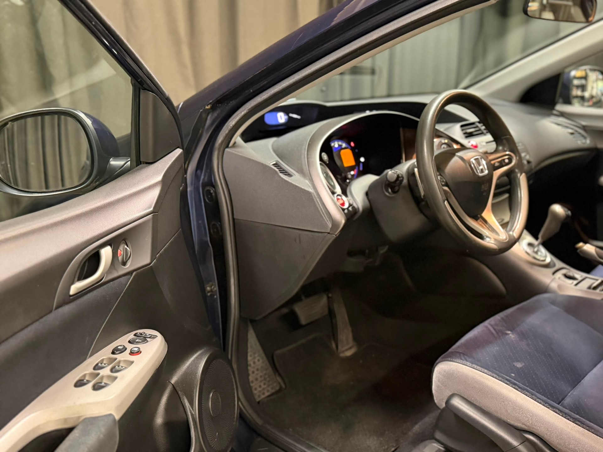HONDA Civic 1.8i Comfort-image-13